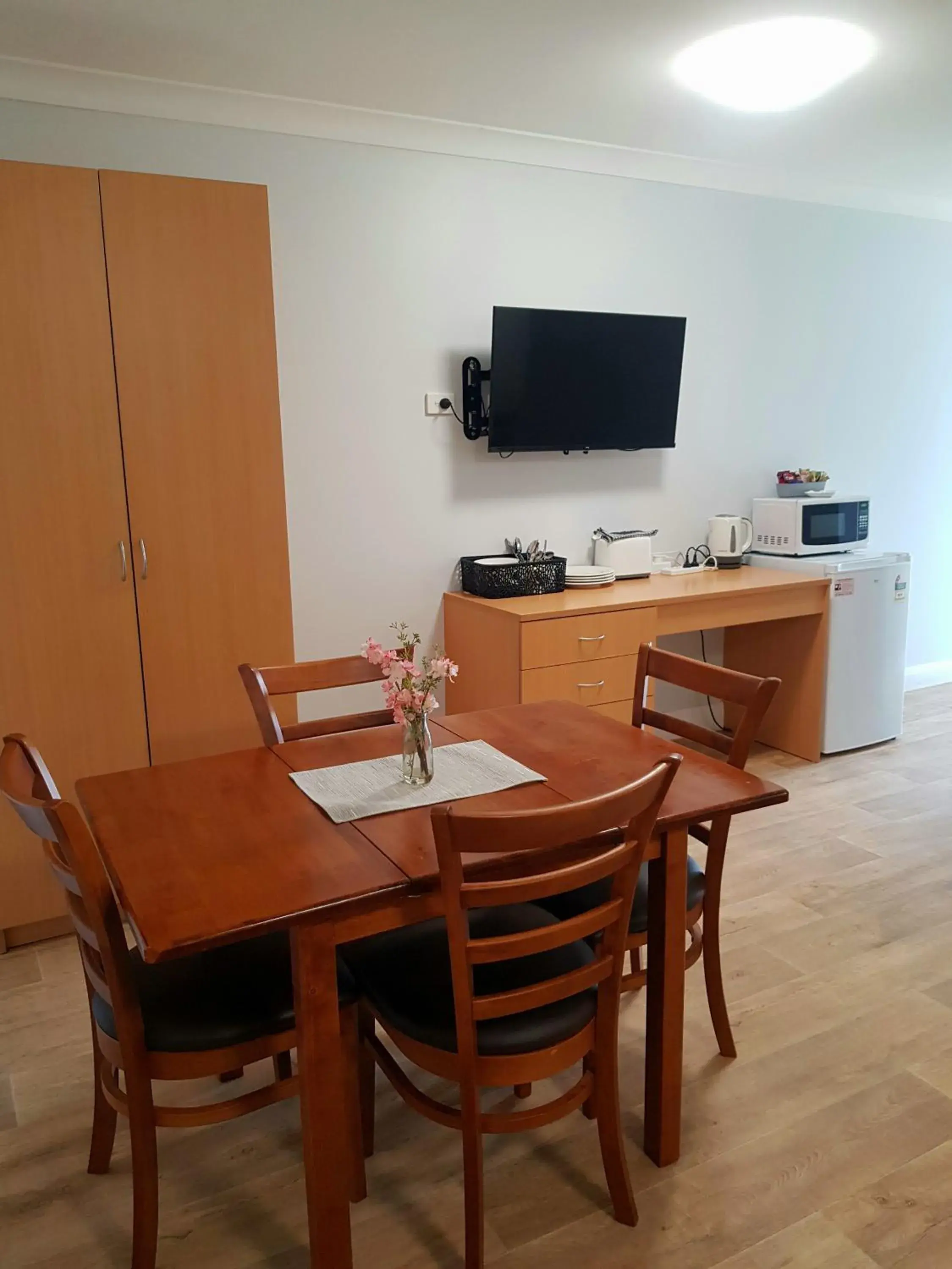 Family Room in The Major Mitchell Motel Family Room in The Major Mitchell Motel