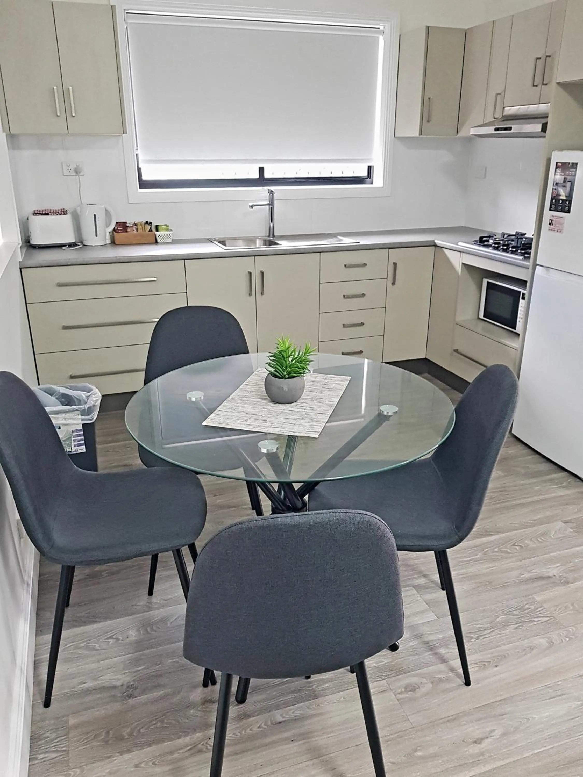 Kitchen or kitchenette in The Major Mitchell Motel