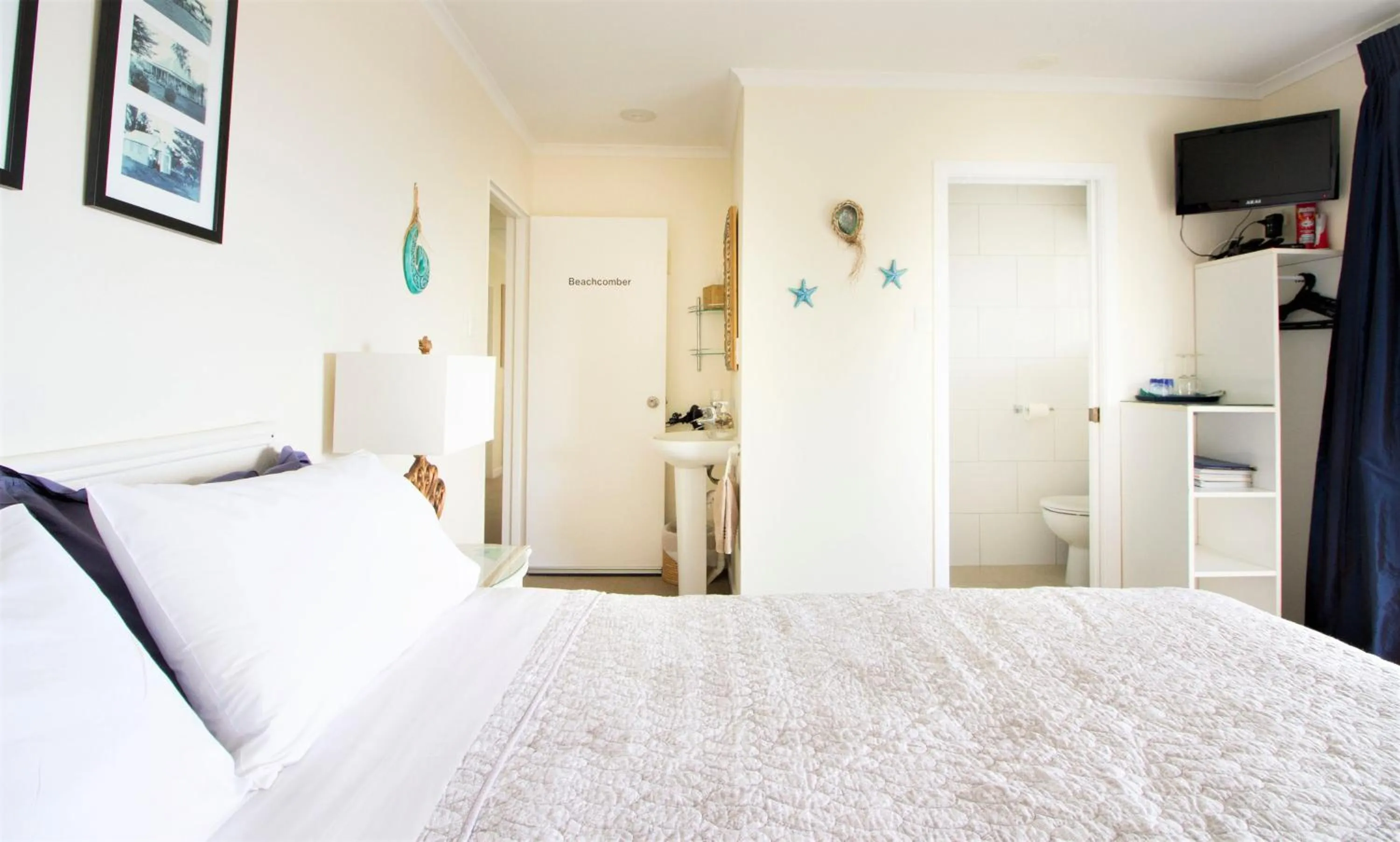 Bed in Mangawhai Lodge