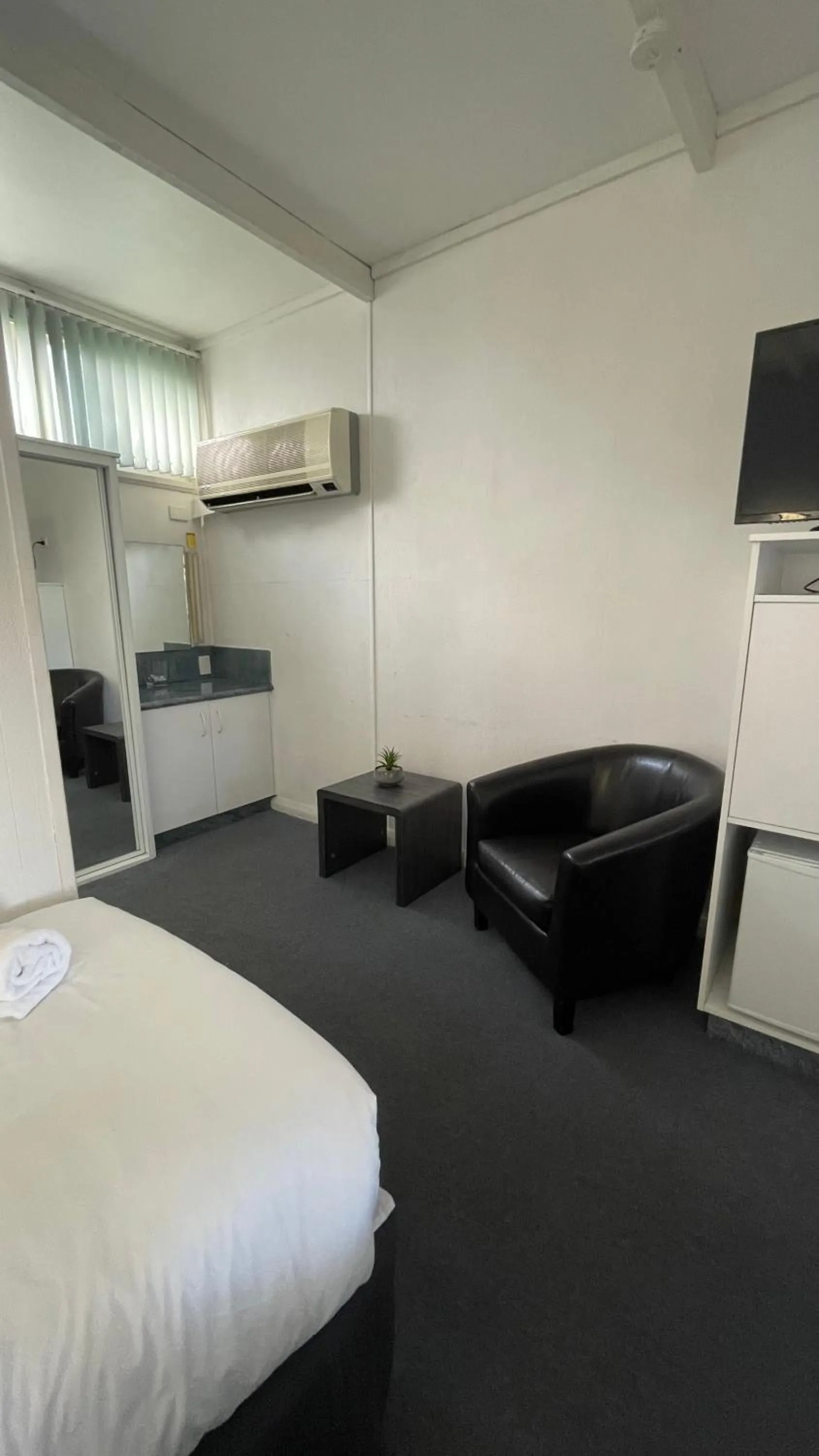 Photo of the whole room, Bed in The Tree Motel