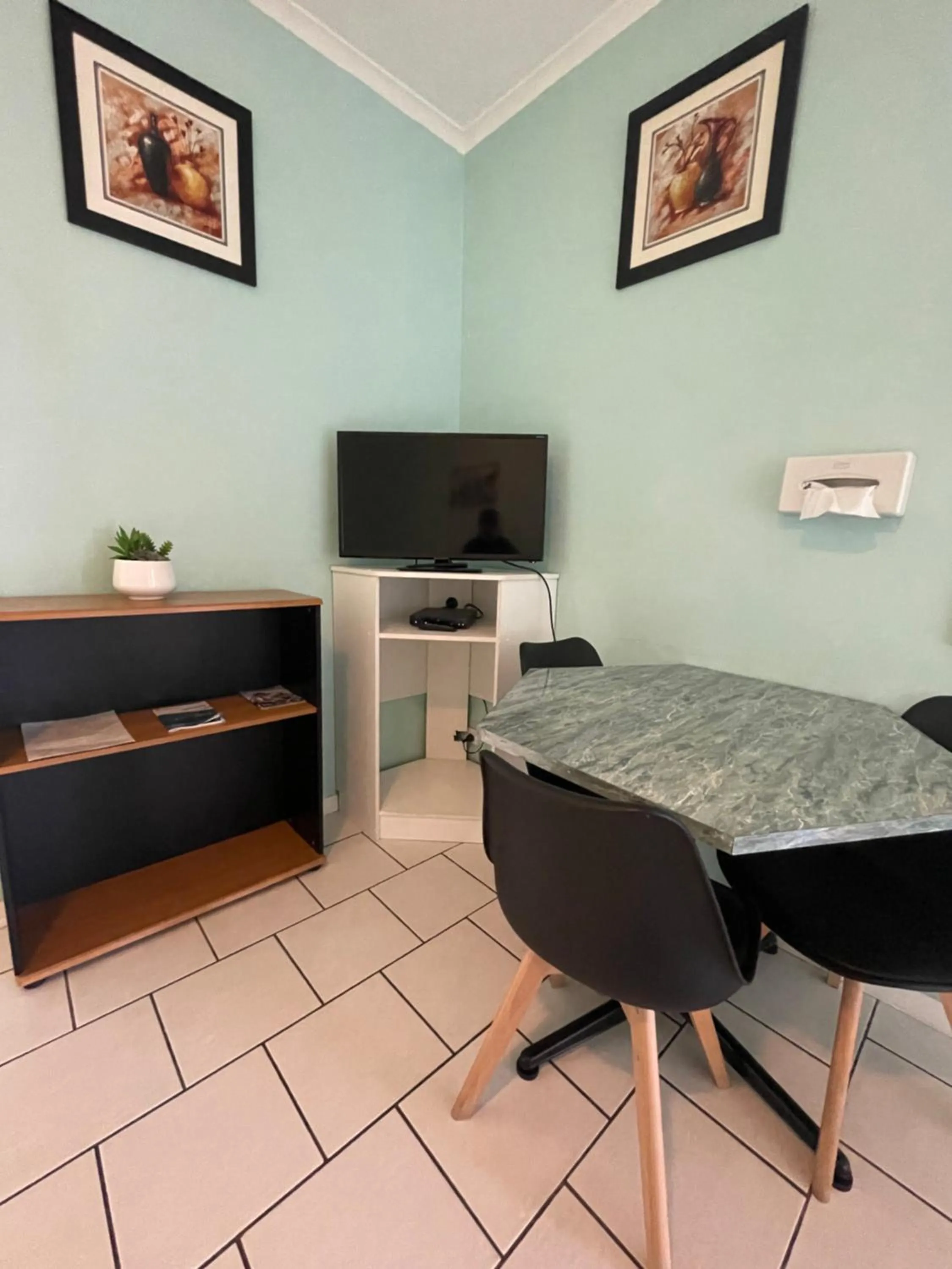 Seating area in The Tree Motel