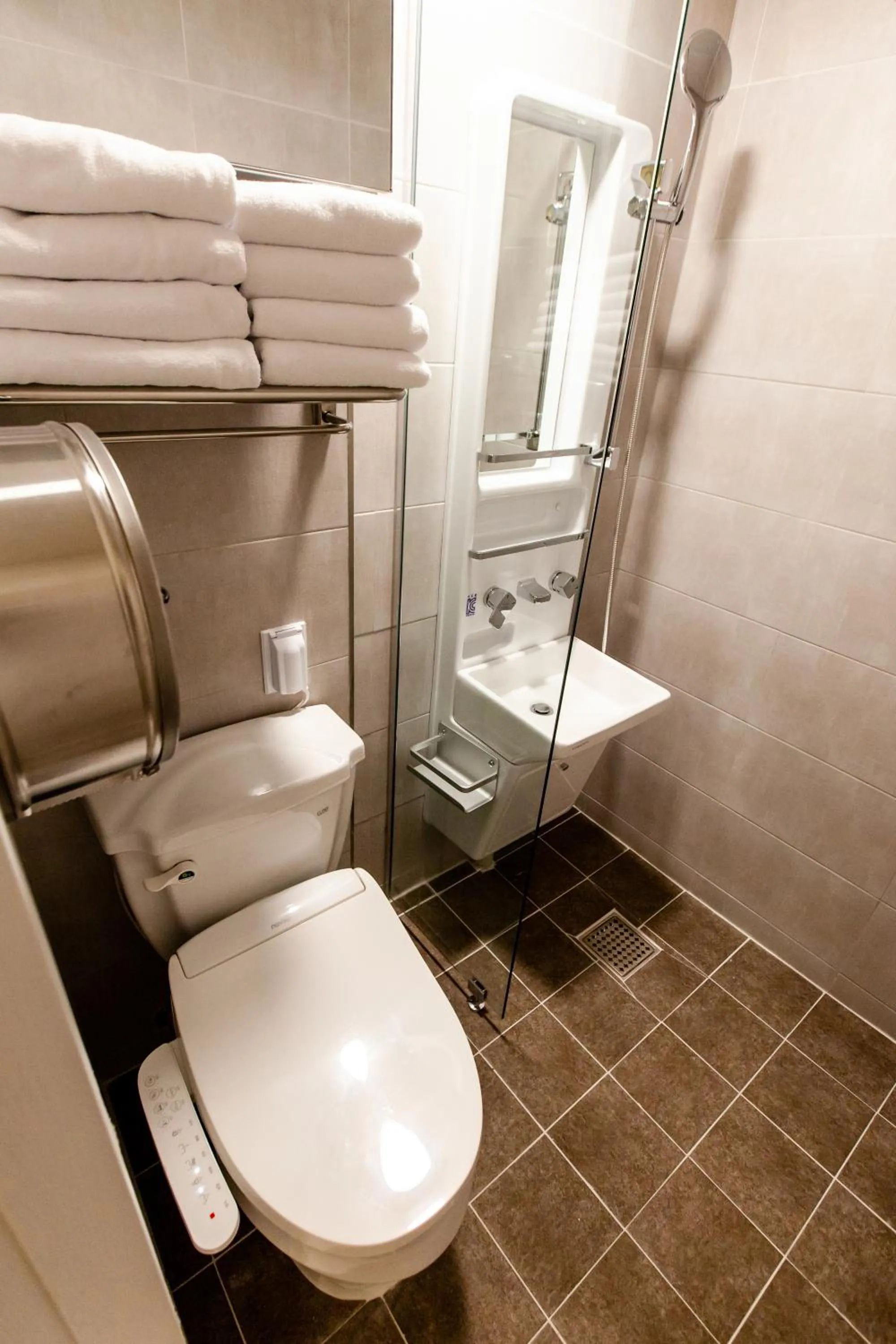 Shower in Step Inn Myeongdong 1