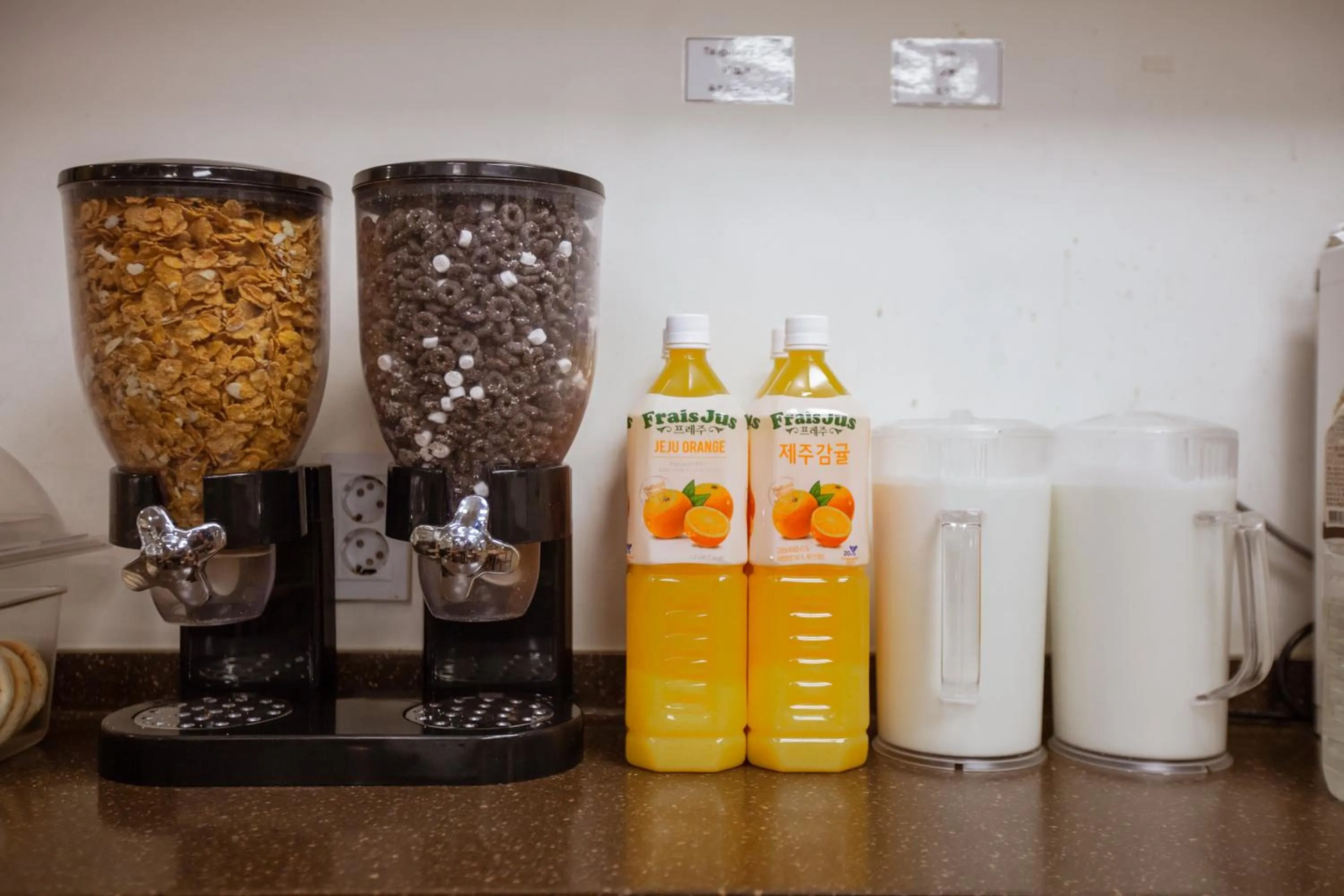 Food and drinks in Step Inn Myeongdong 1