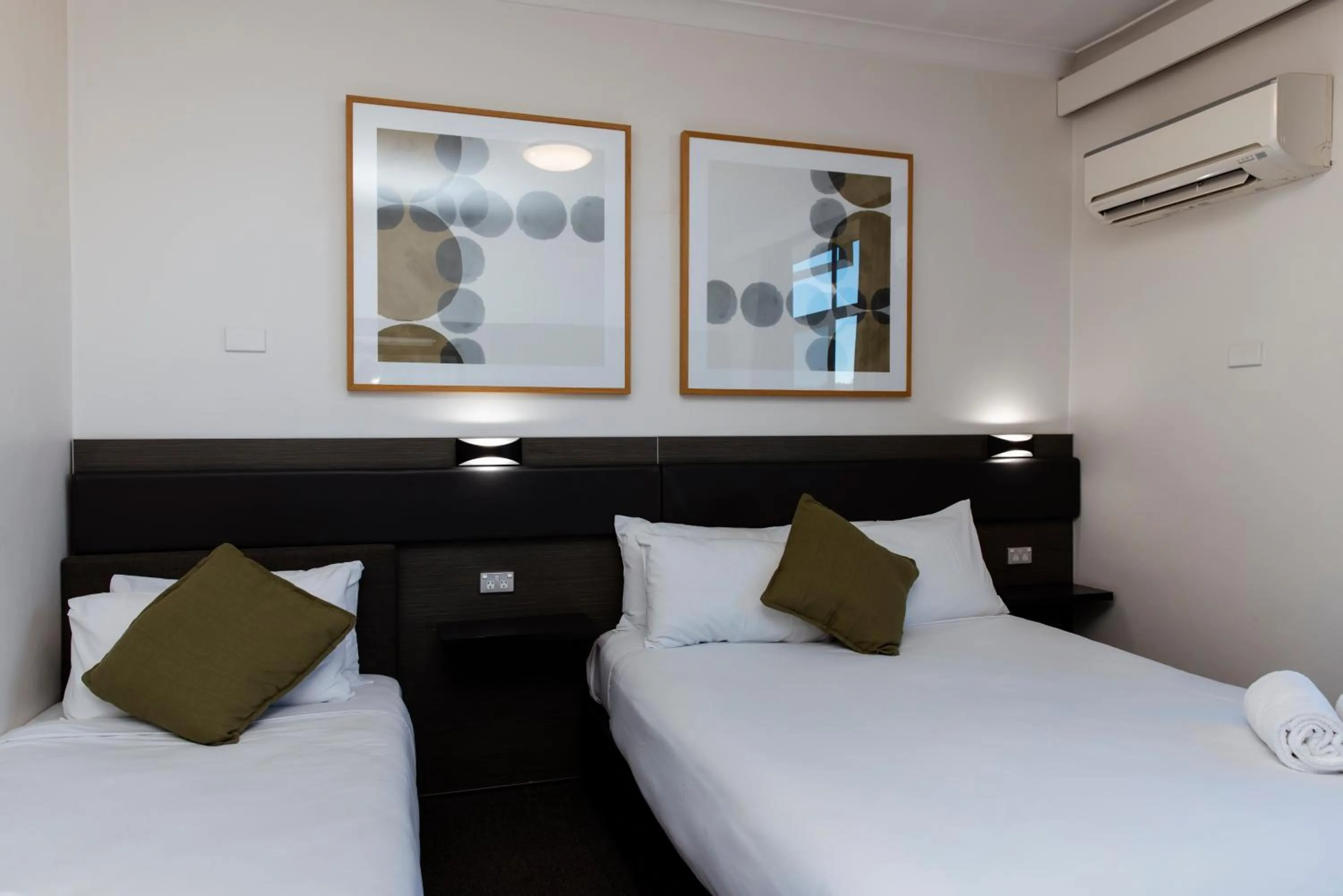 Bed in Prospect Hotel Motel