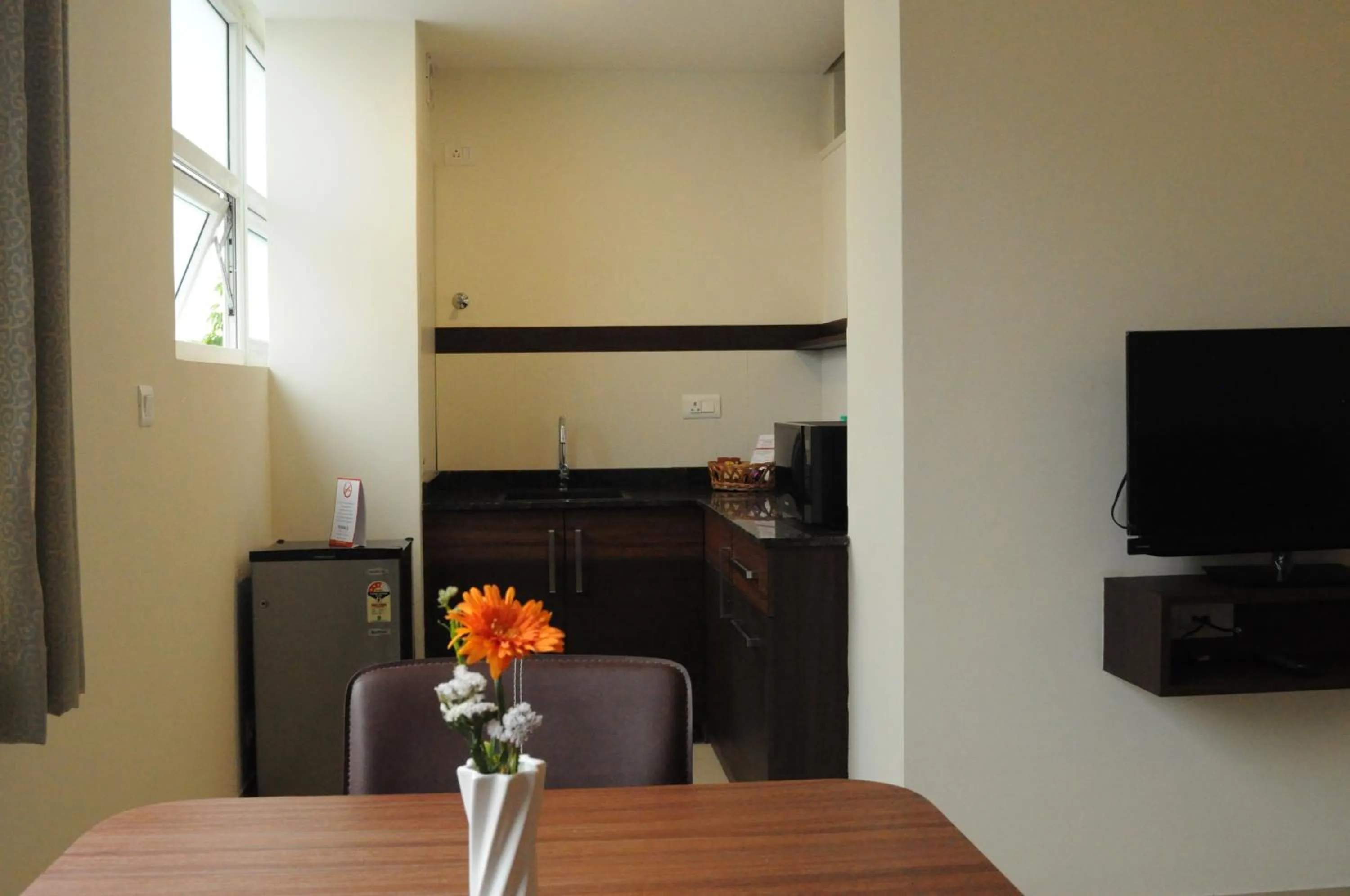 Coffee/tea facilities in Ixora Suites