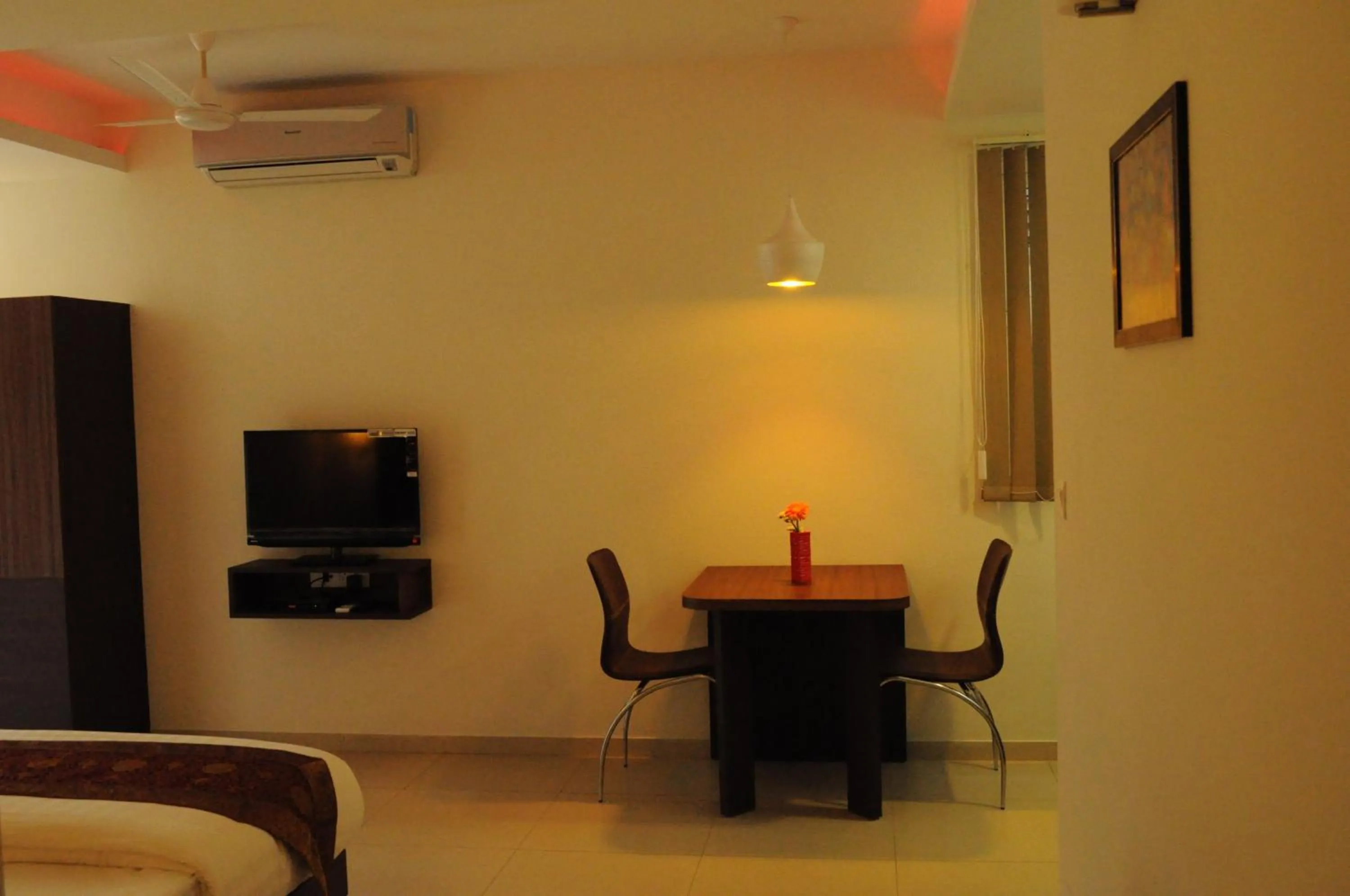 Dining area in Ixora Suites