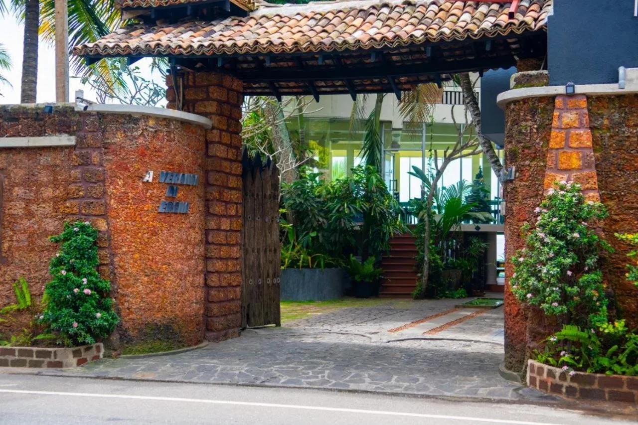 Property building in La Veranda Di Serena