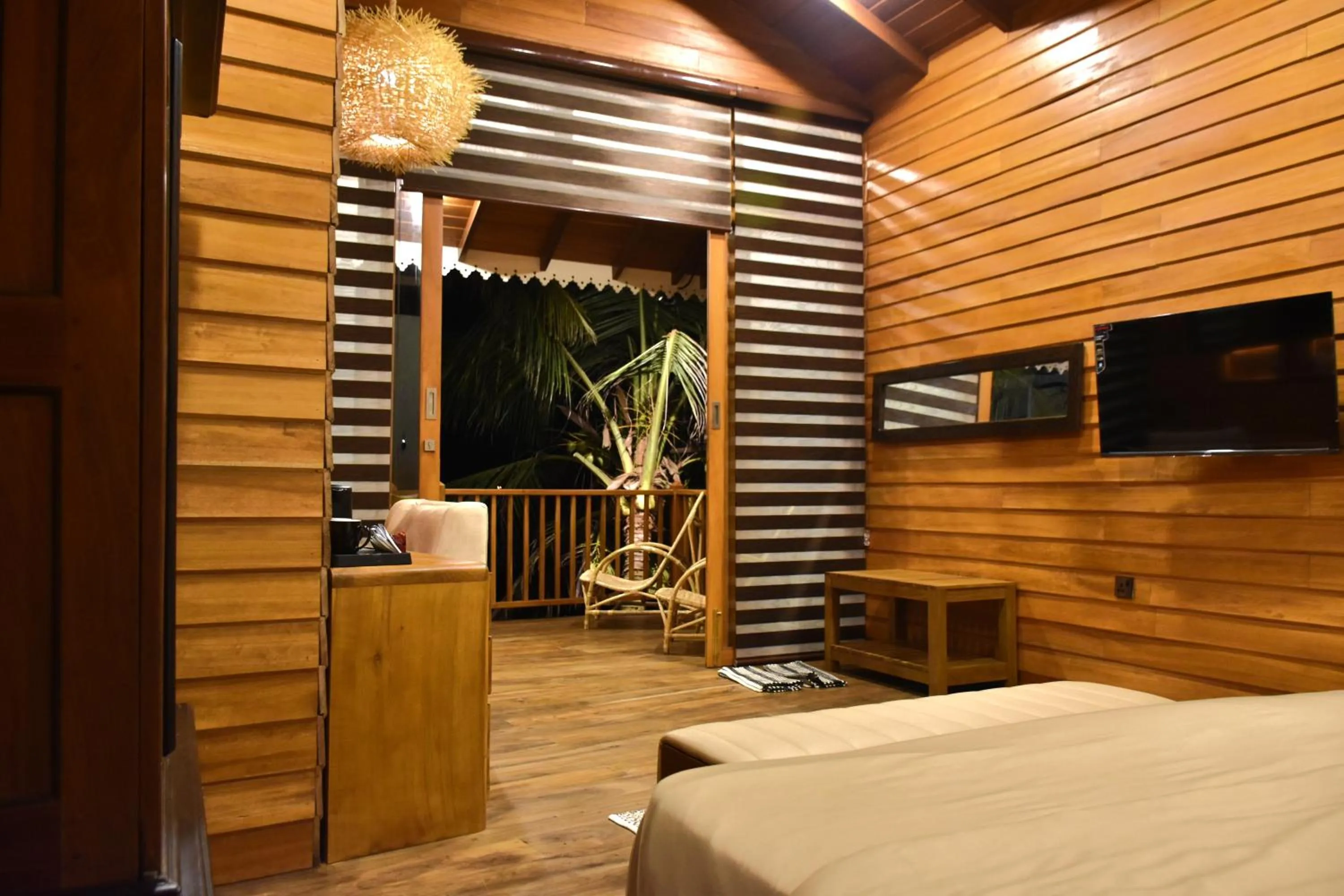 Evening entertainment, Bed in La Veranda Di Serena