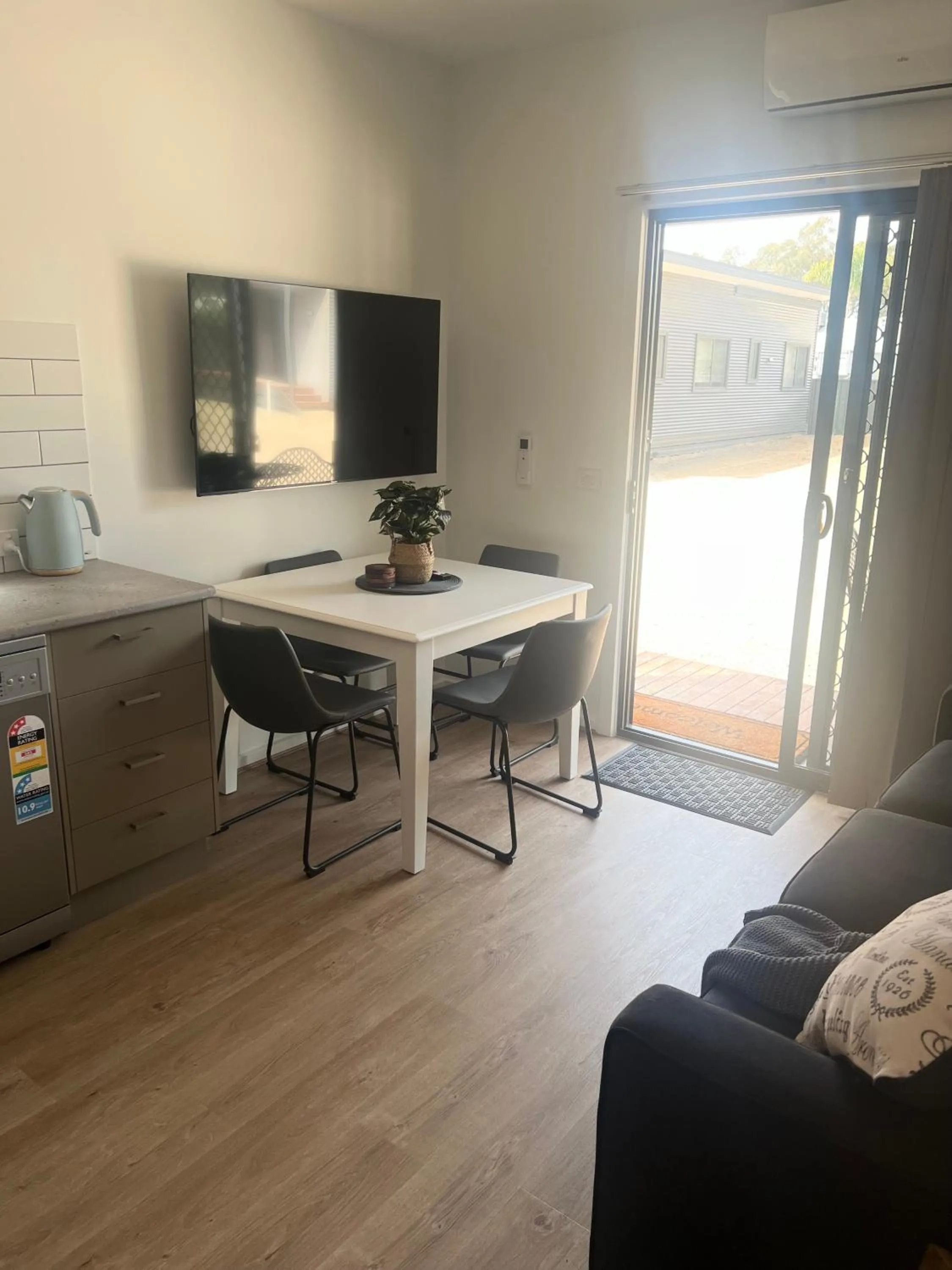 Communal lounge/ TV room in Bundalong Villas