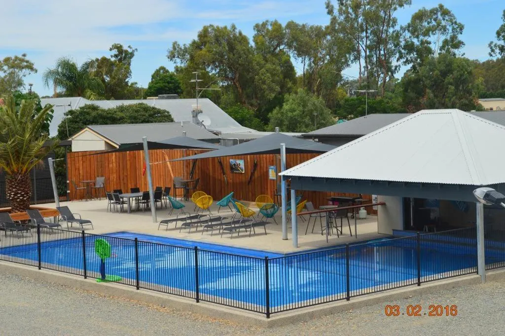 Swimming pool in Bundalong Villas