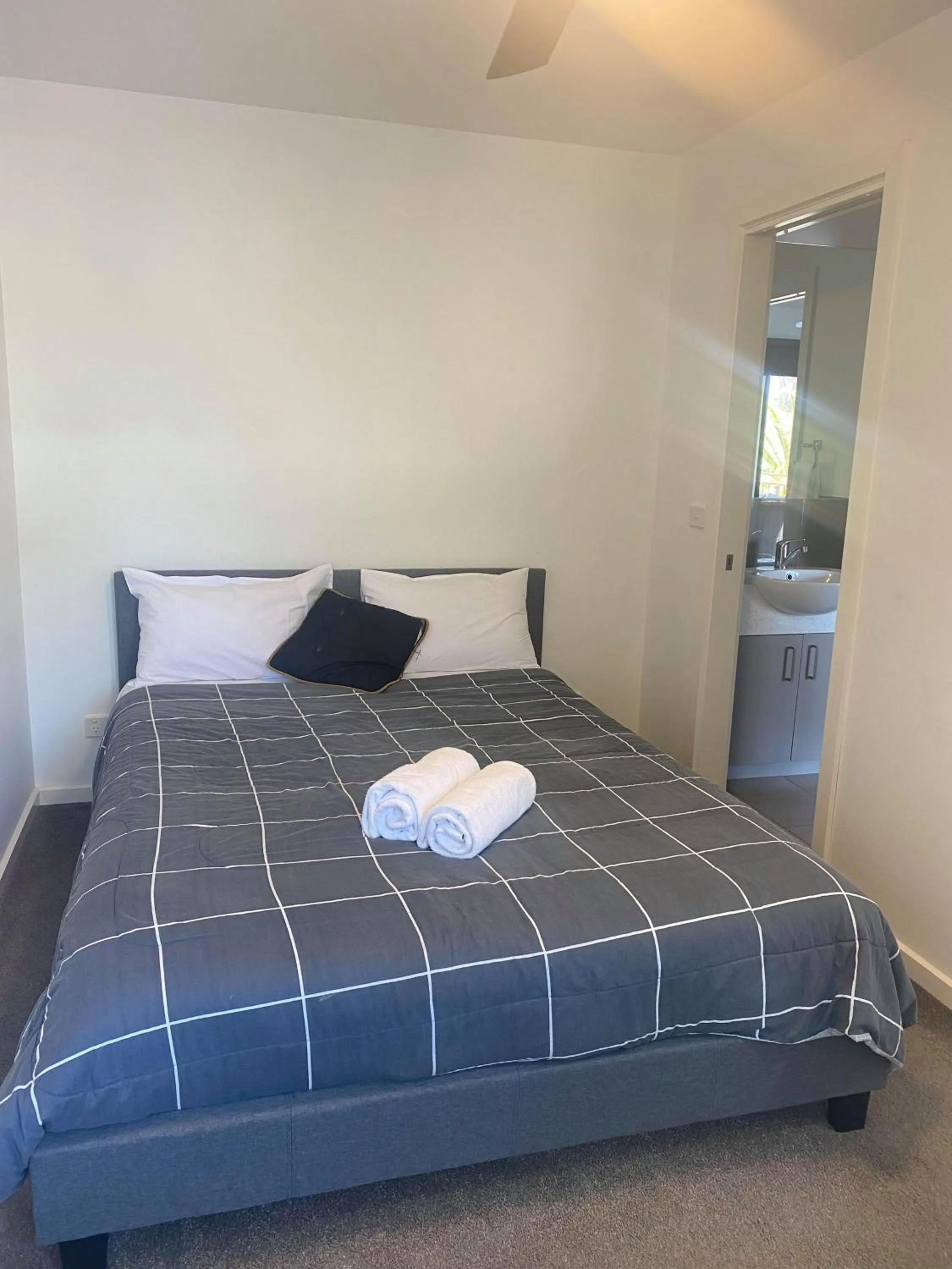 Bedroom, Bed in Bundalong Villas