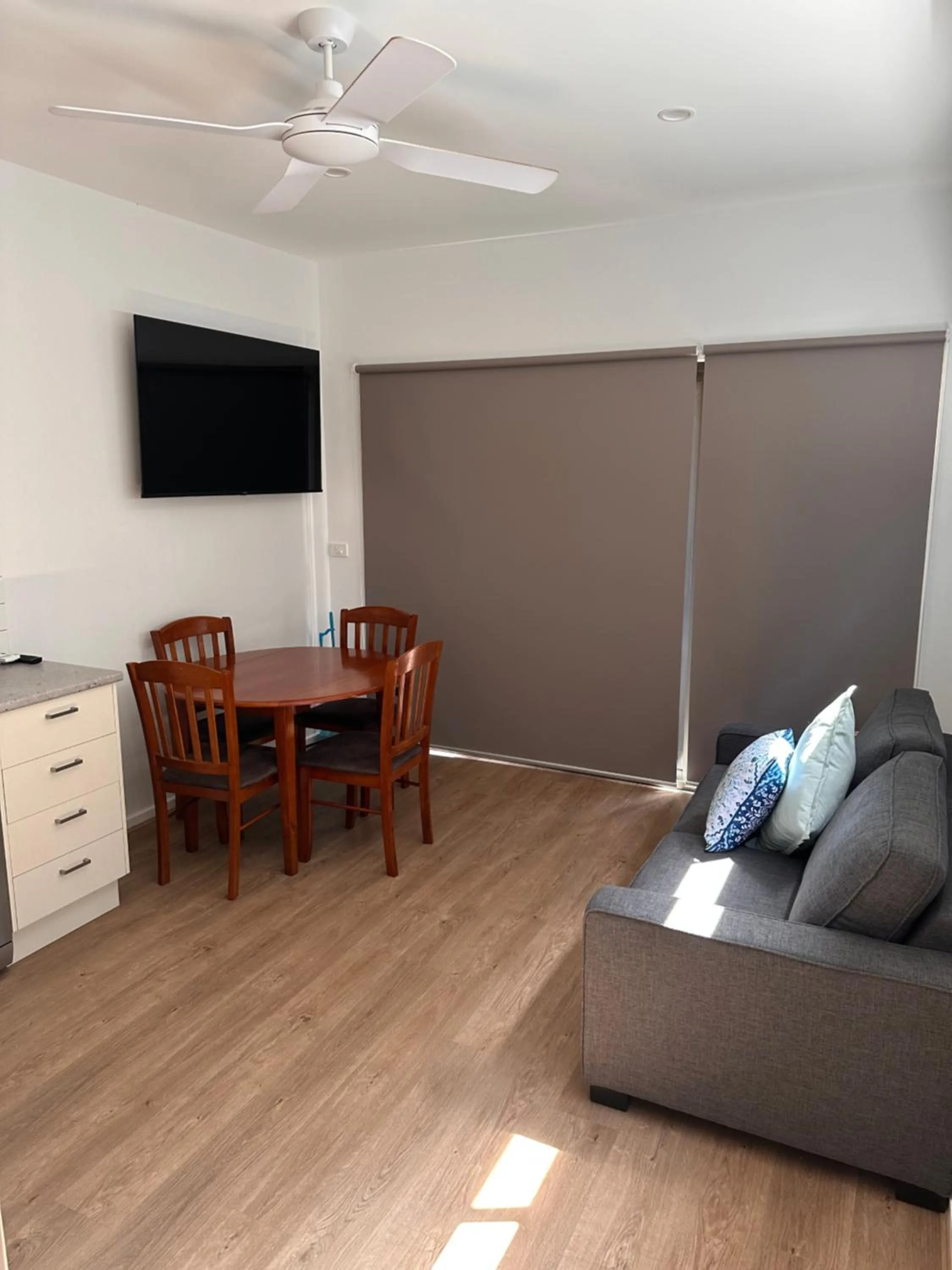 Communal lounge/ TV room in Bundalong Villas
