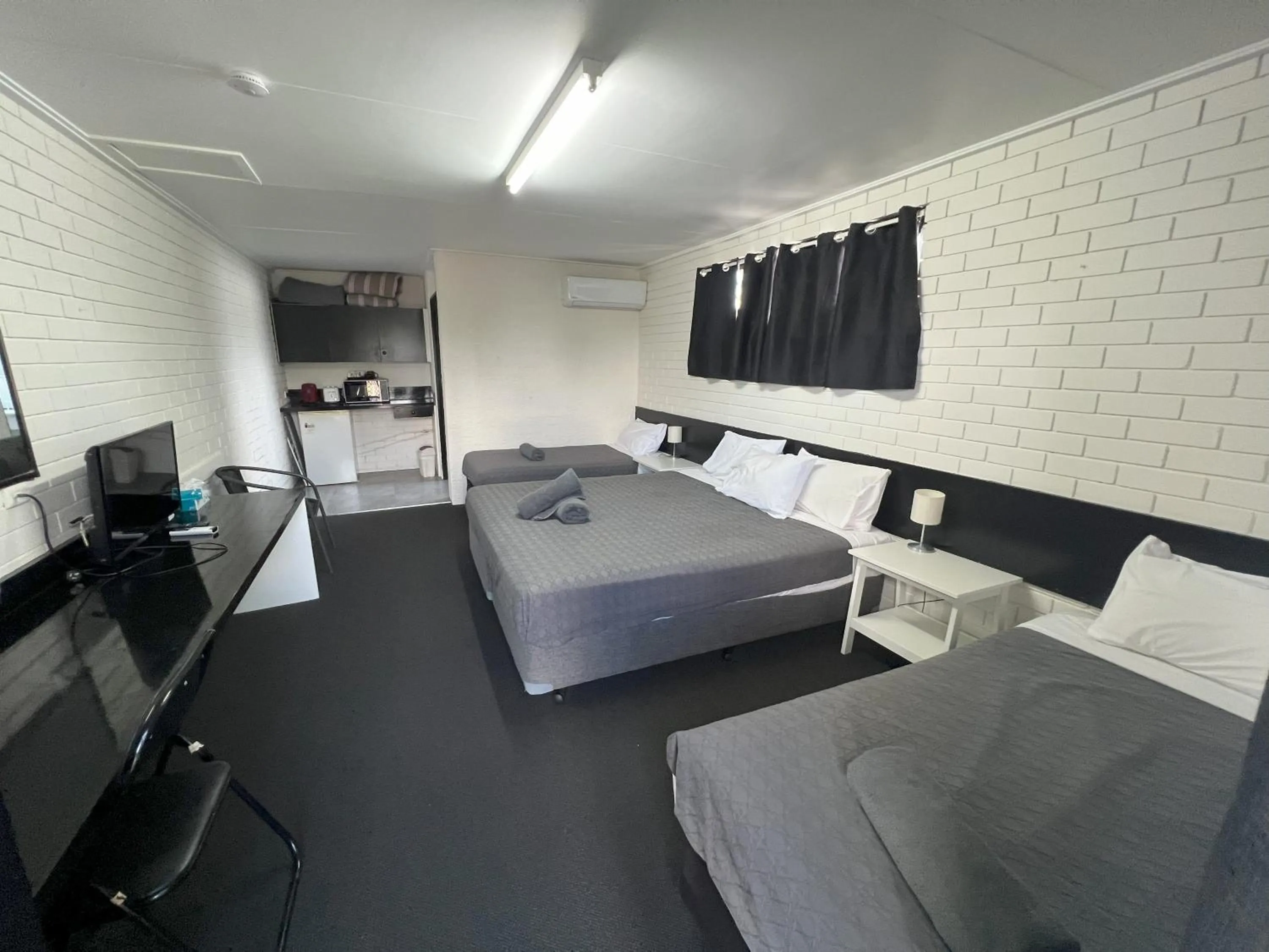 Bed in Abajaz Motor Inn