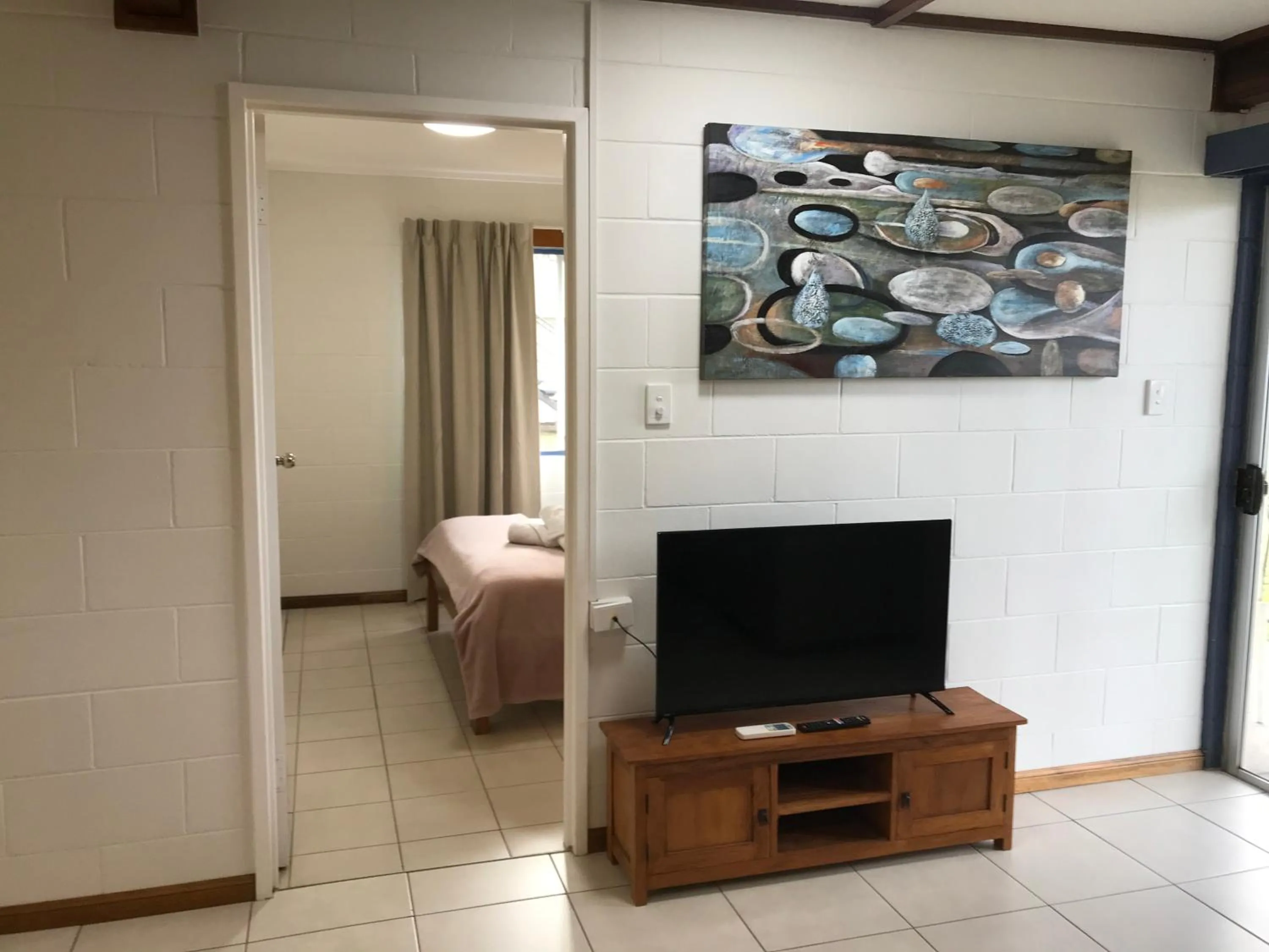 TV and multimedia, Bed in Ocean Breeze Units
