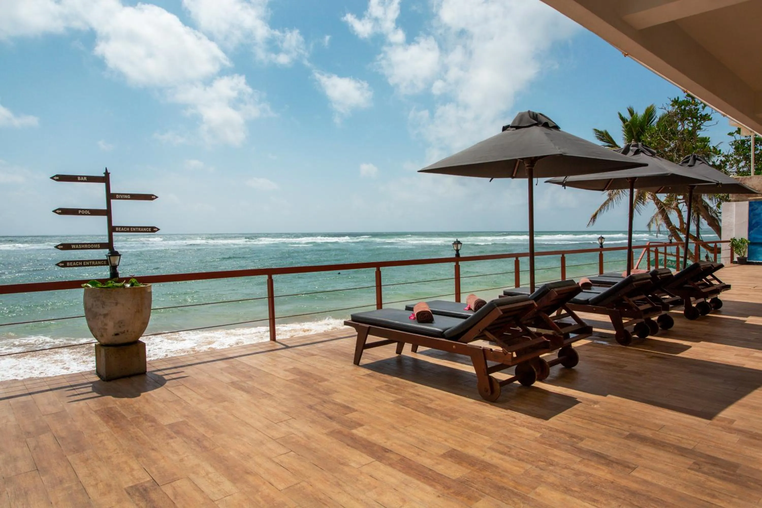 Balcony/Terrace in Coral Rock by Bansei