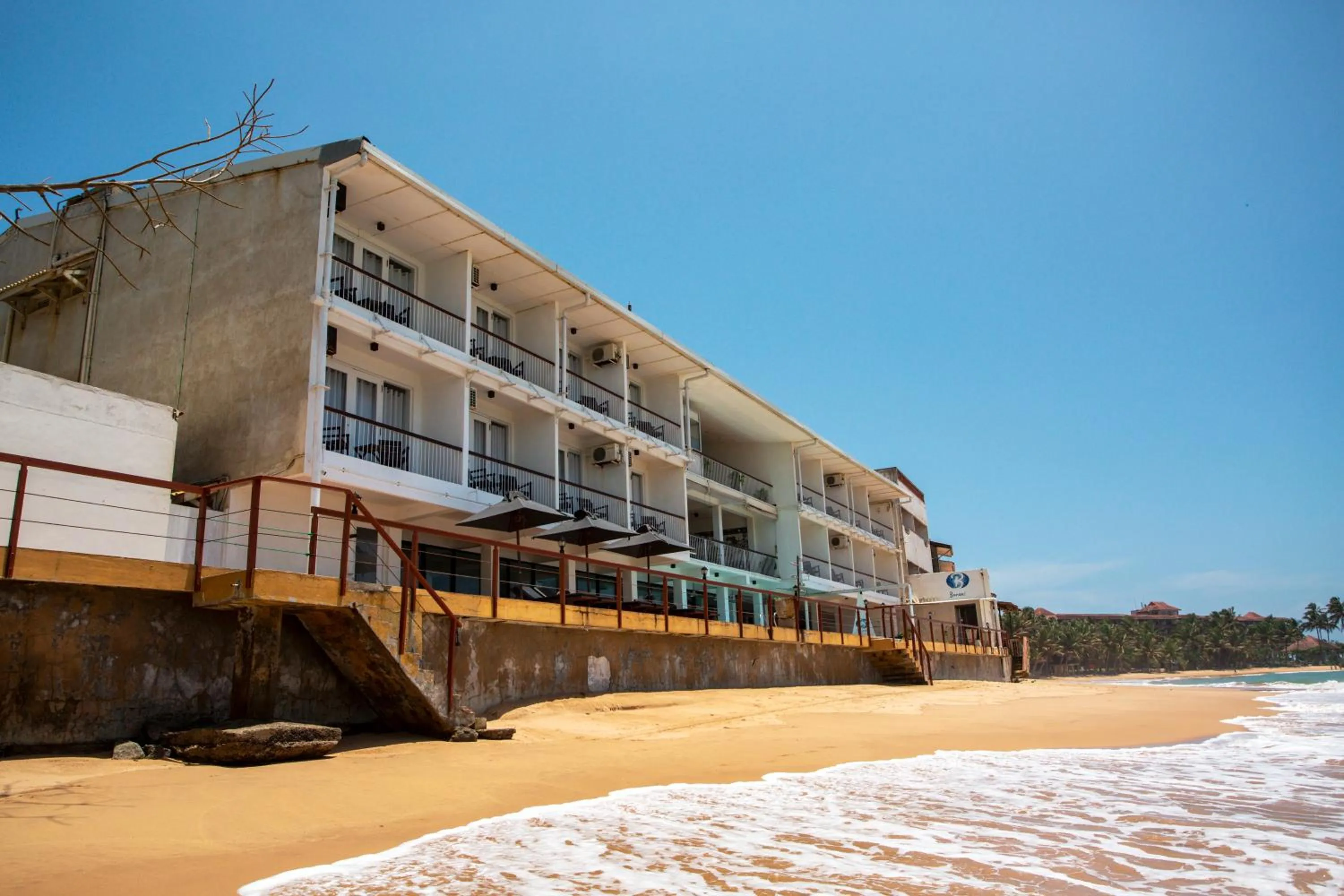 Beach in Coral Rock by Bansei