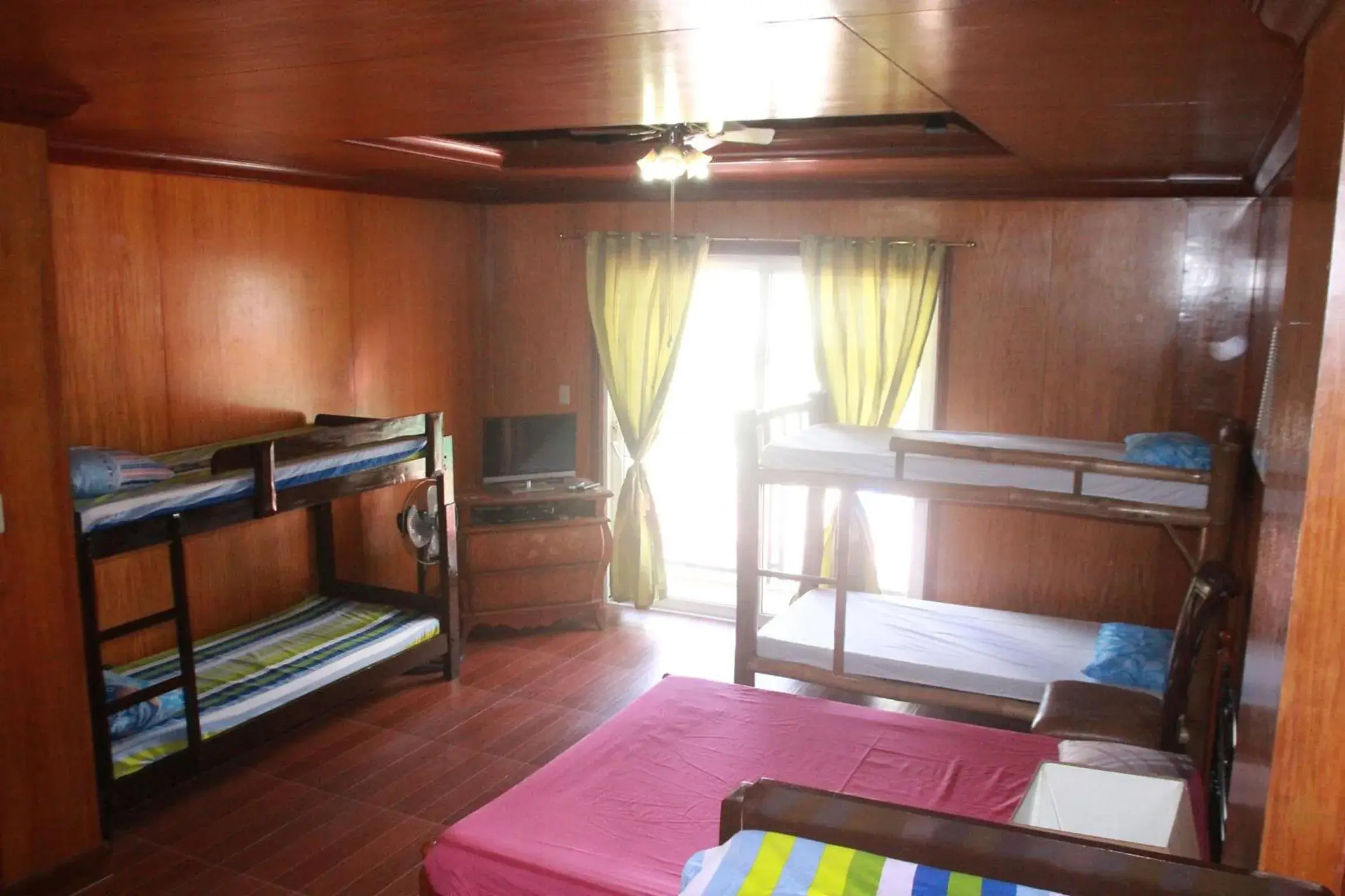 Photo of the whole room, Bed in Cebu Guest Inn Photo of the whole room, Bed in Cebu Guest Inn