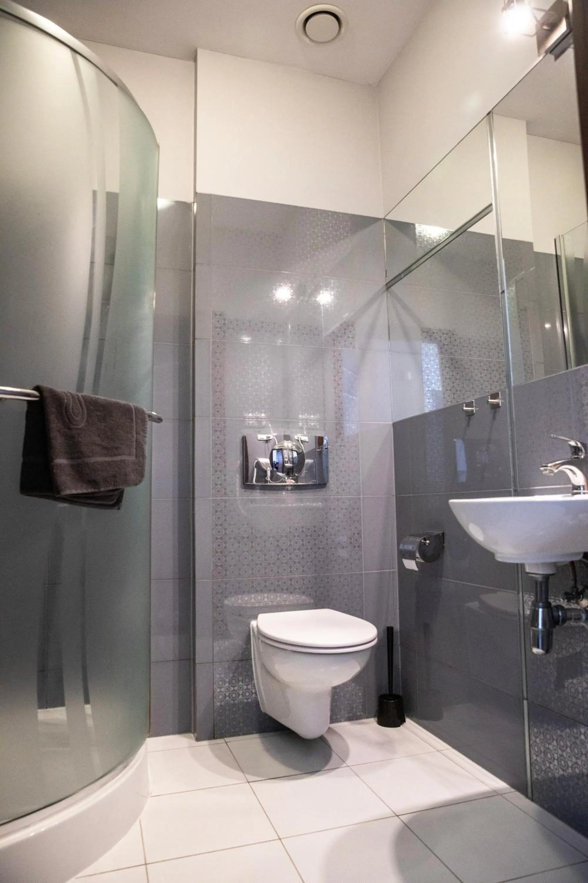 Shower in New Adler Bed & Breakfast