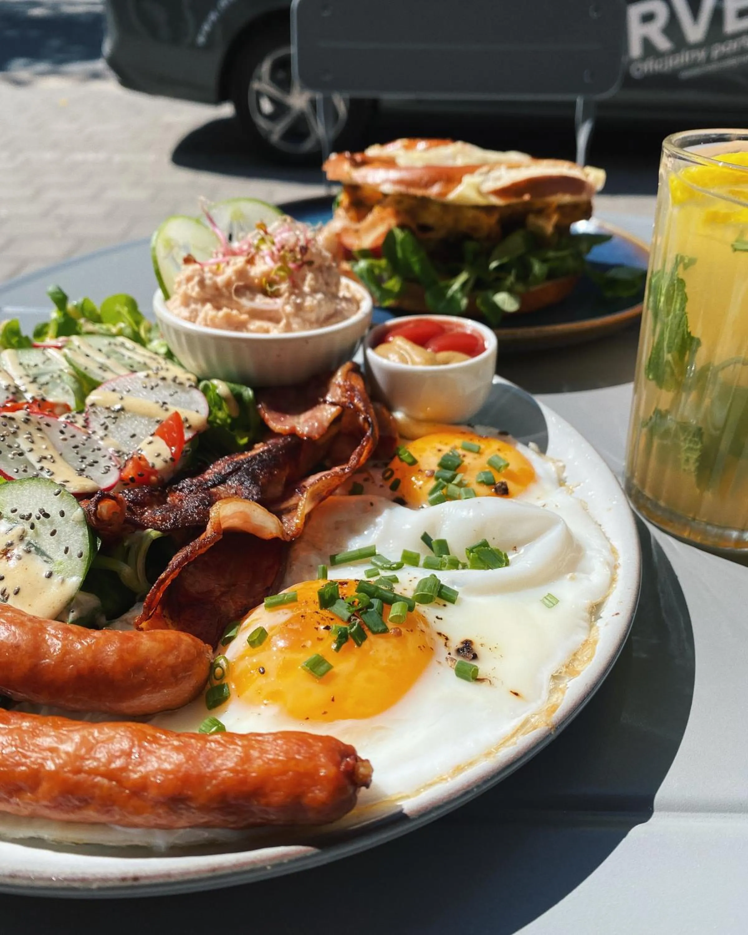 Food and drinks in New Adler Bed & Breakfast