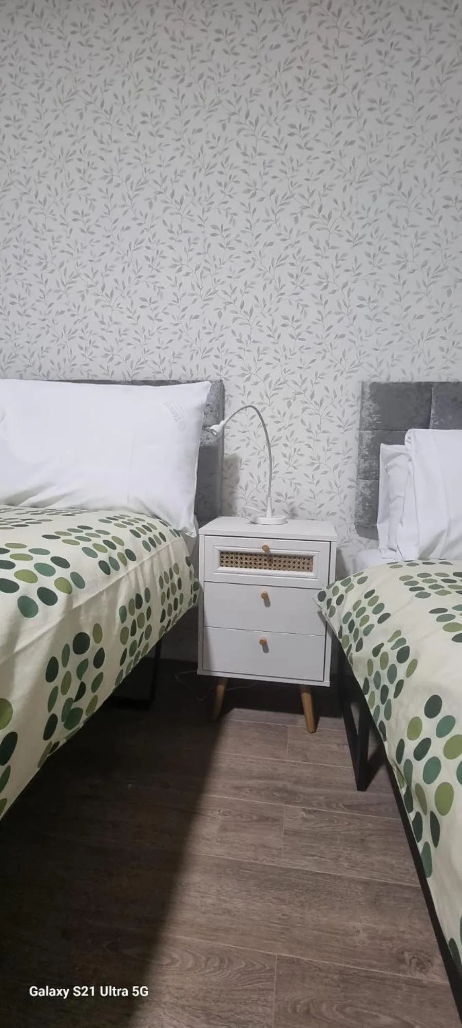 Photo of the whole room, Bed in Elstree Inn