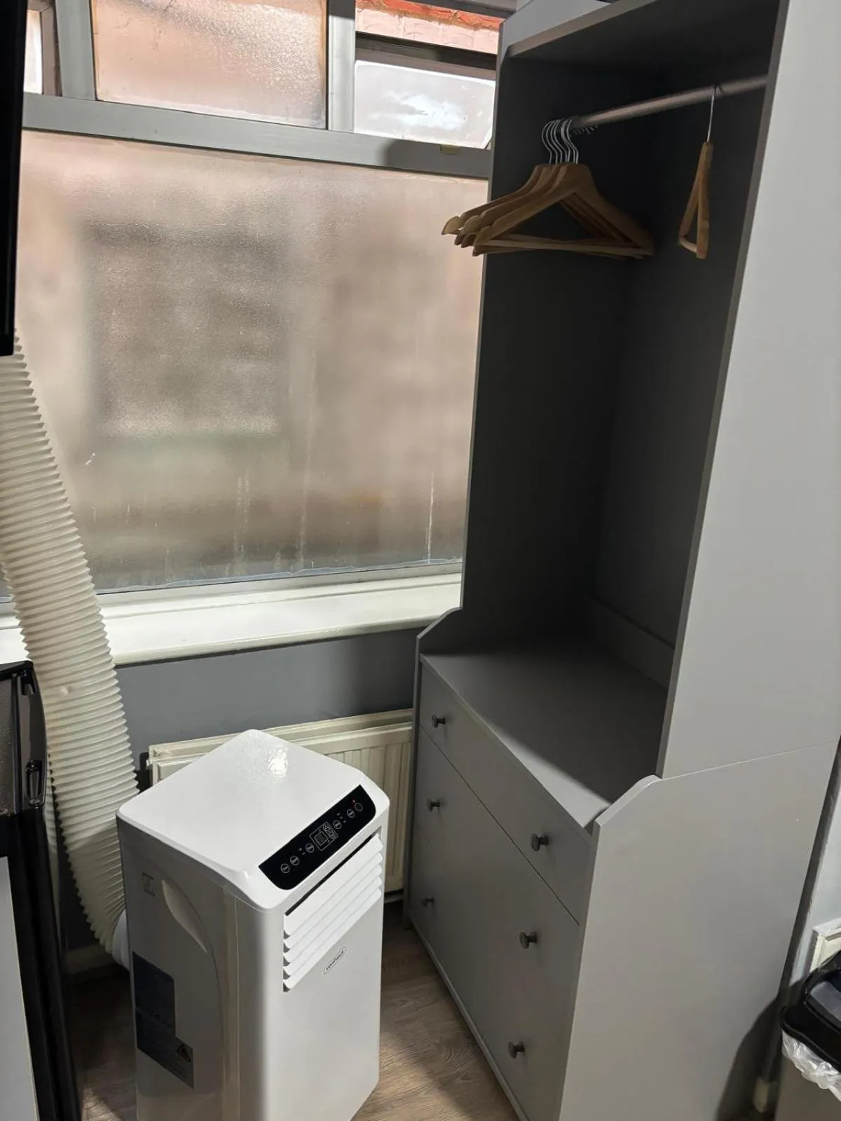 Bedroom in Elstree Inn