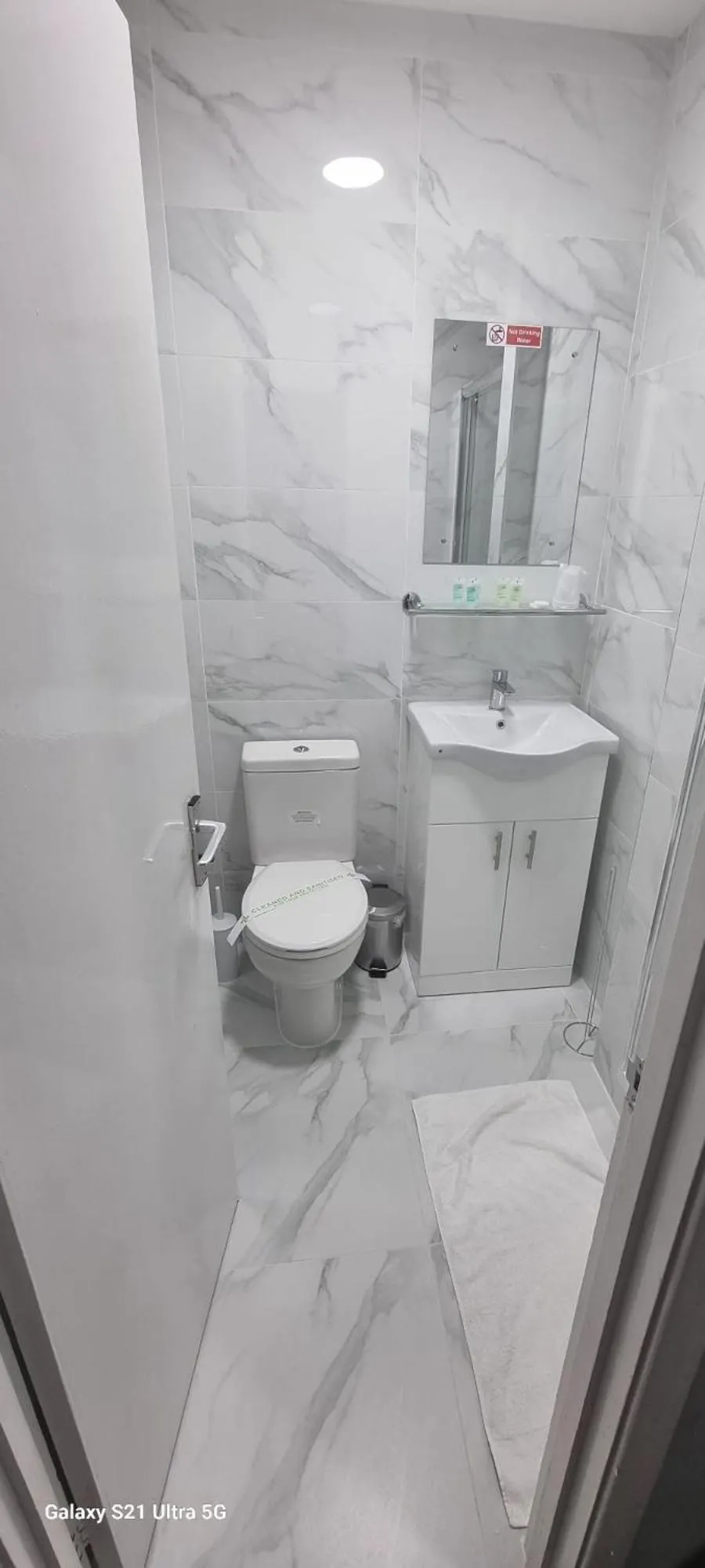 Shower in Elstree Inn