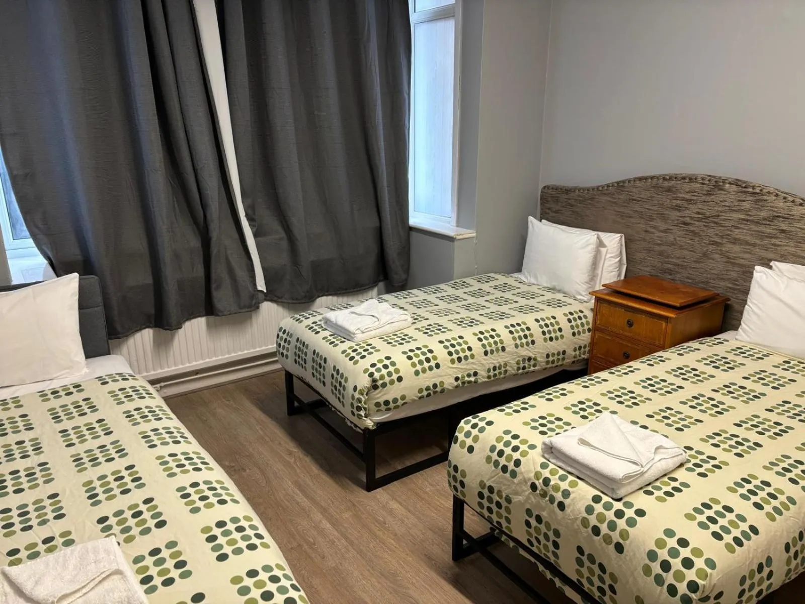 Bedroom, Bed in Elstree Inn