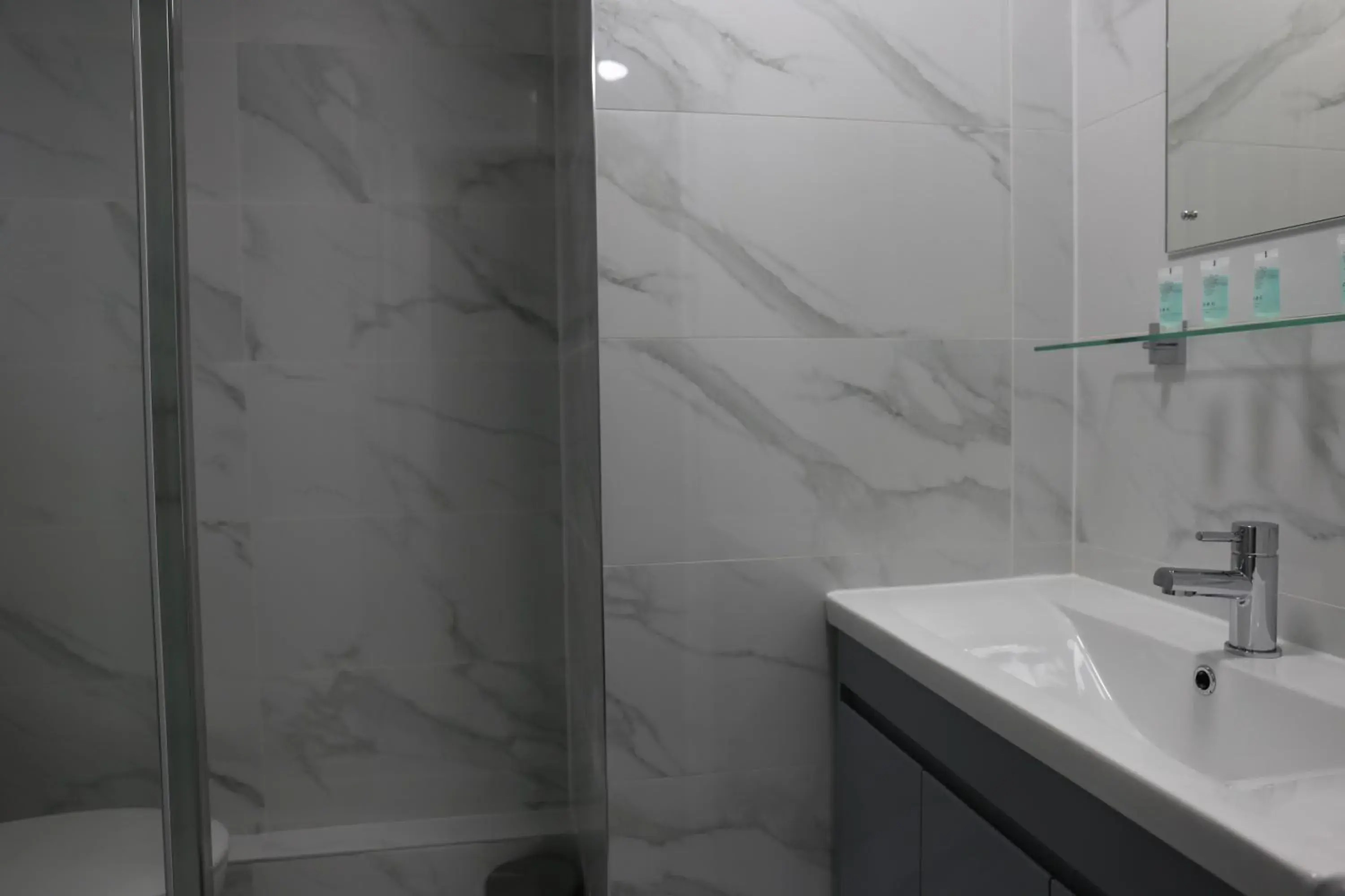 Bathroom in Elstree Inn Bathroom in Elstree Inn