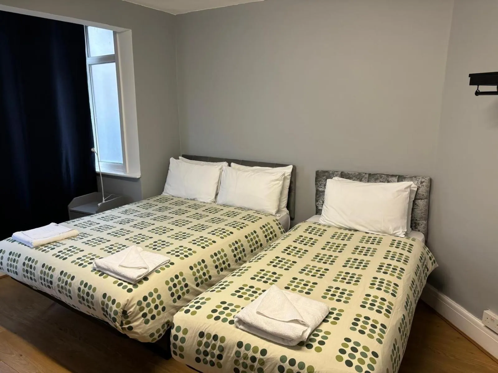 Bedroom, Bed in Elstree Inn