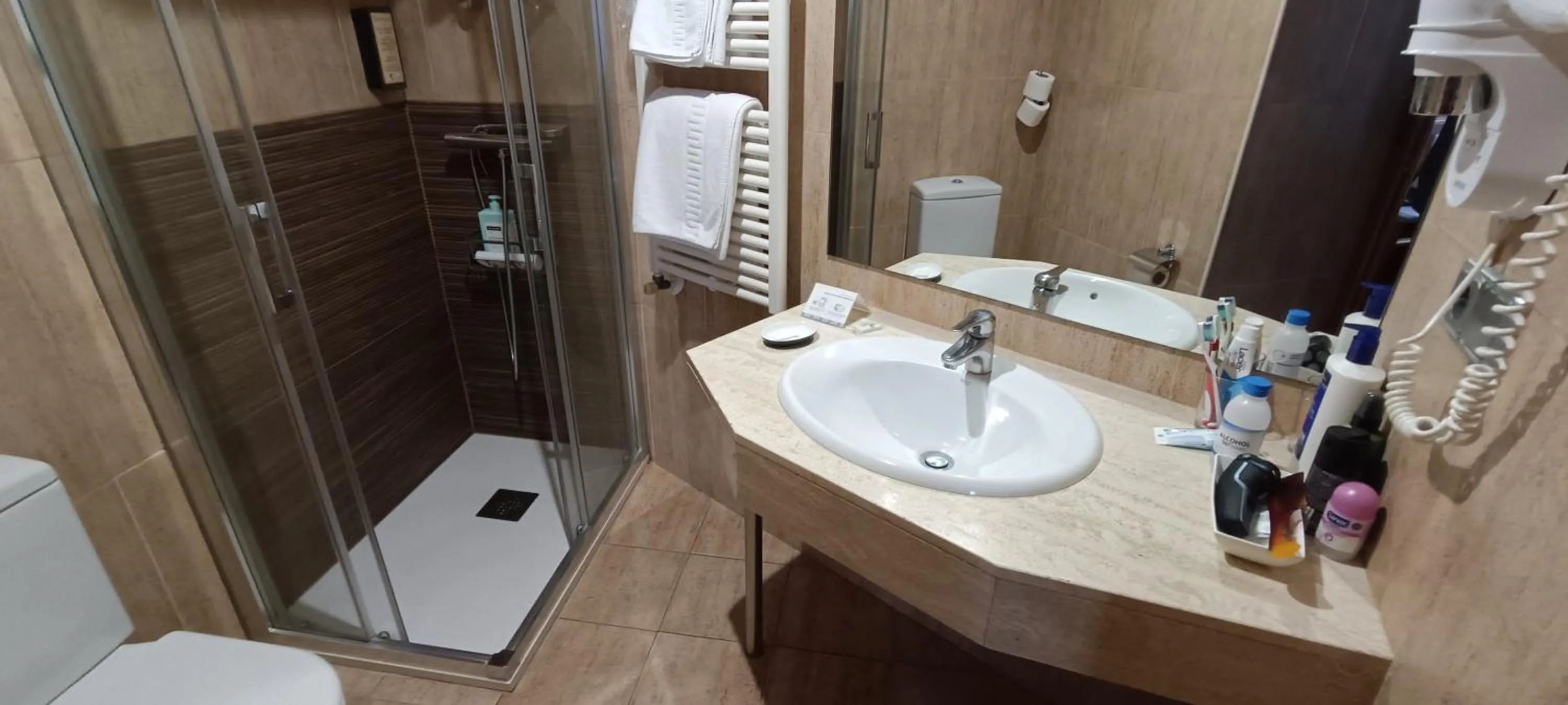 Shower in Hotel Santa Isabel