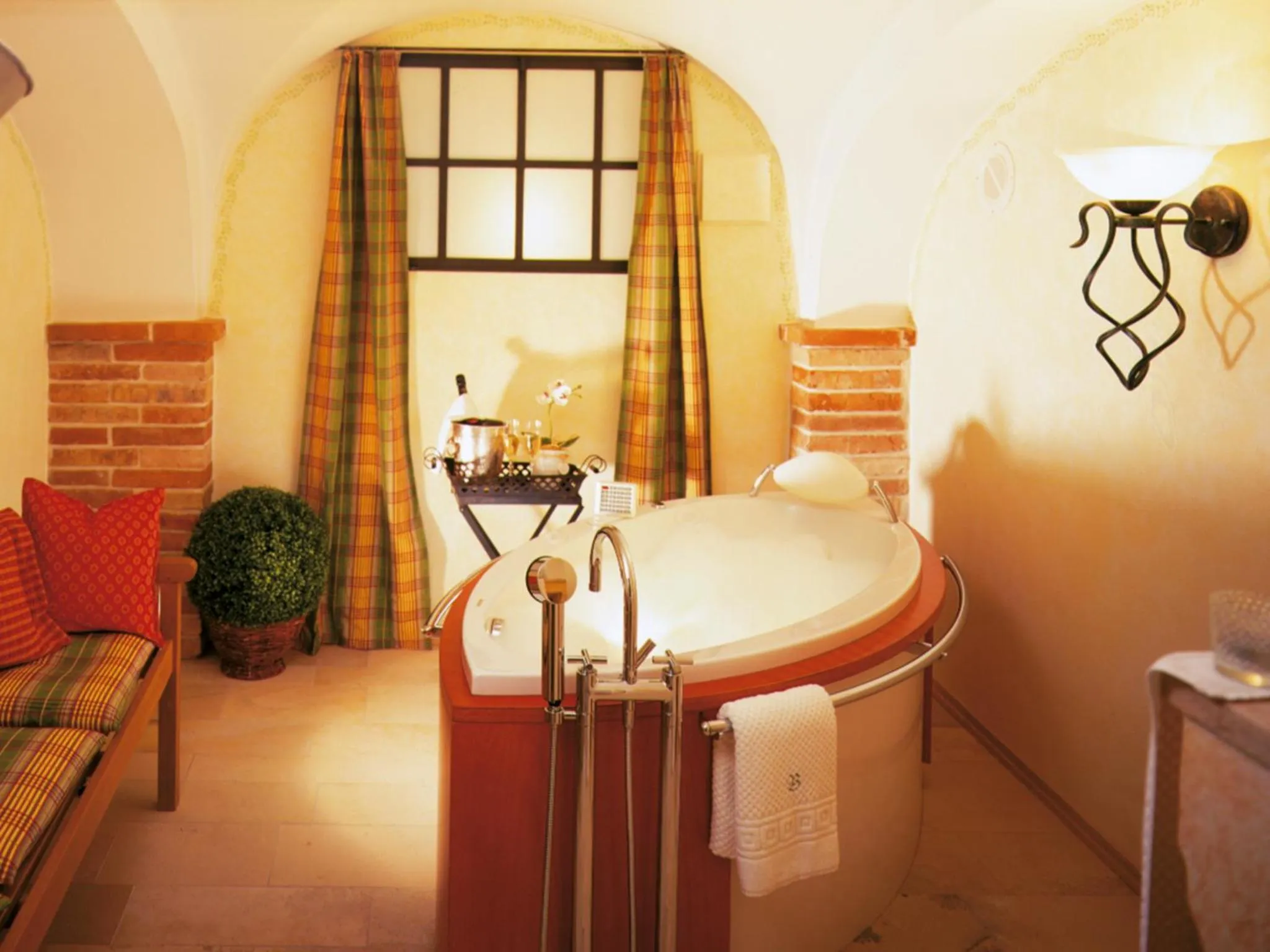 Garden, Bed in Landhaus Benediktenhof