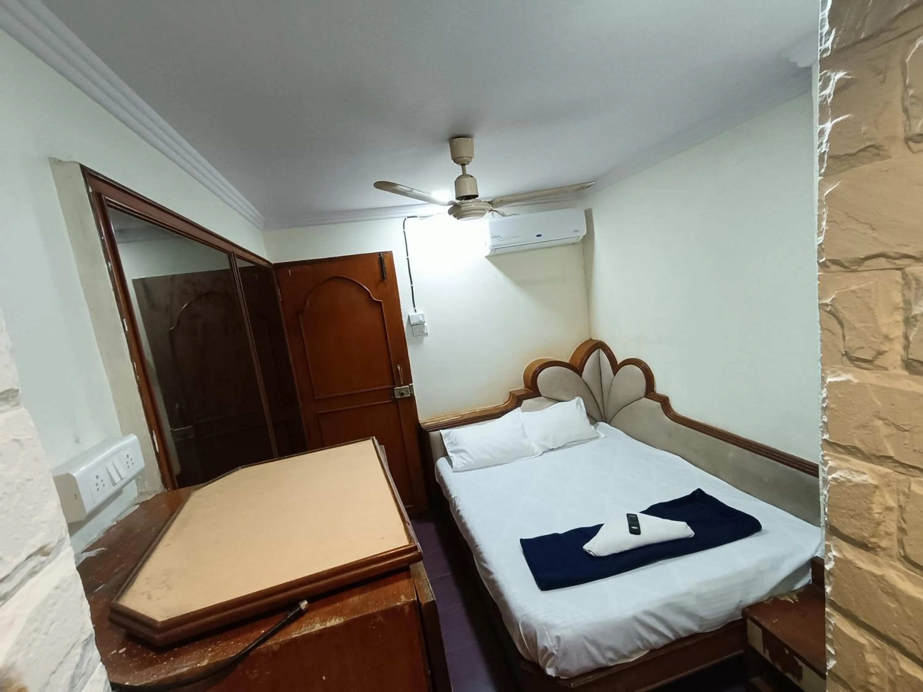 Bed in Hotel Platinum Residency Colaba