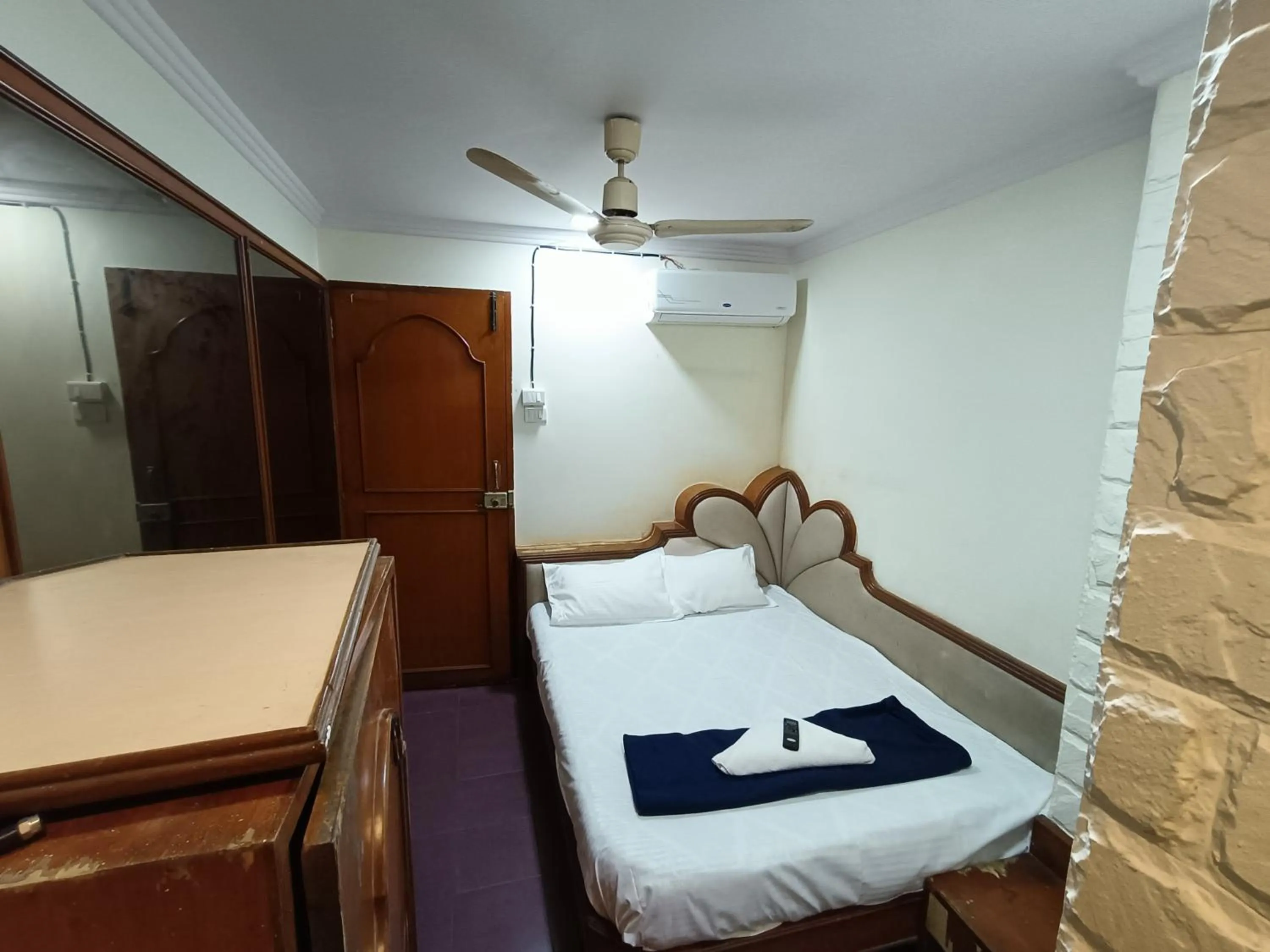 Bed in Hotel Platinum Residency Colaba