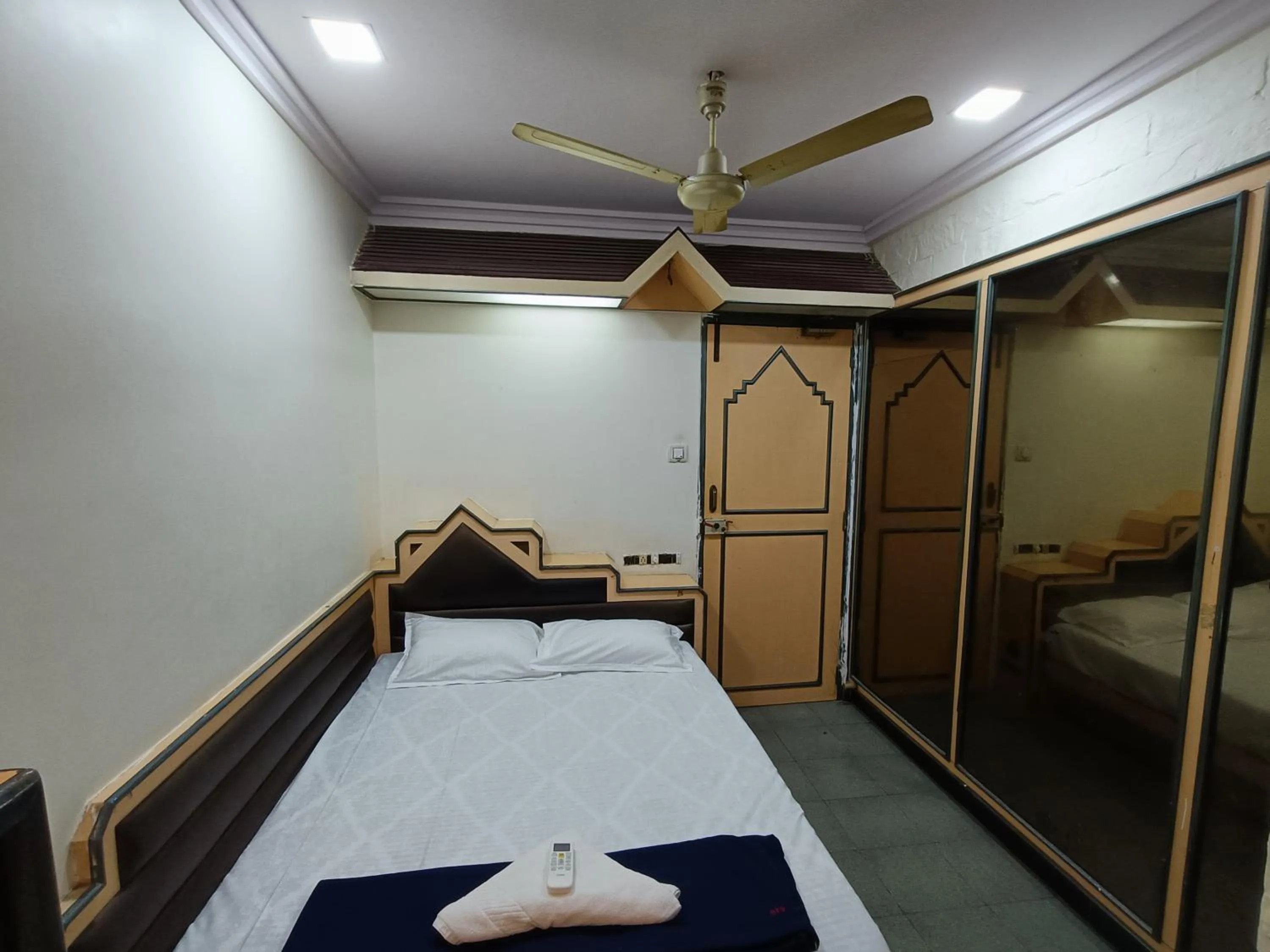 Bed in Hotel Platinum Residency Colaba