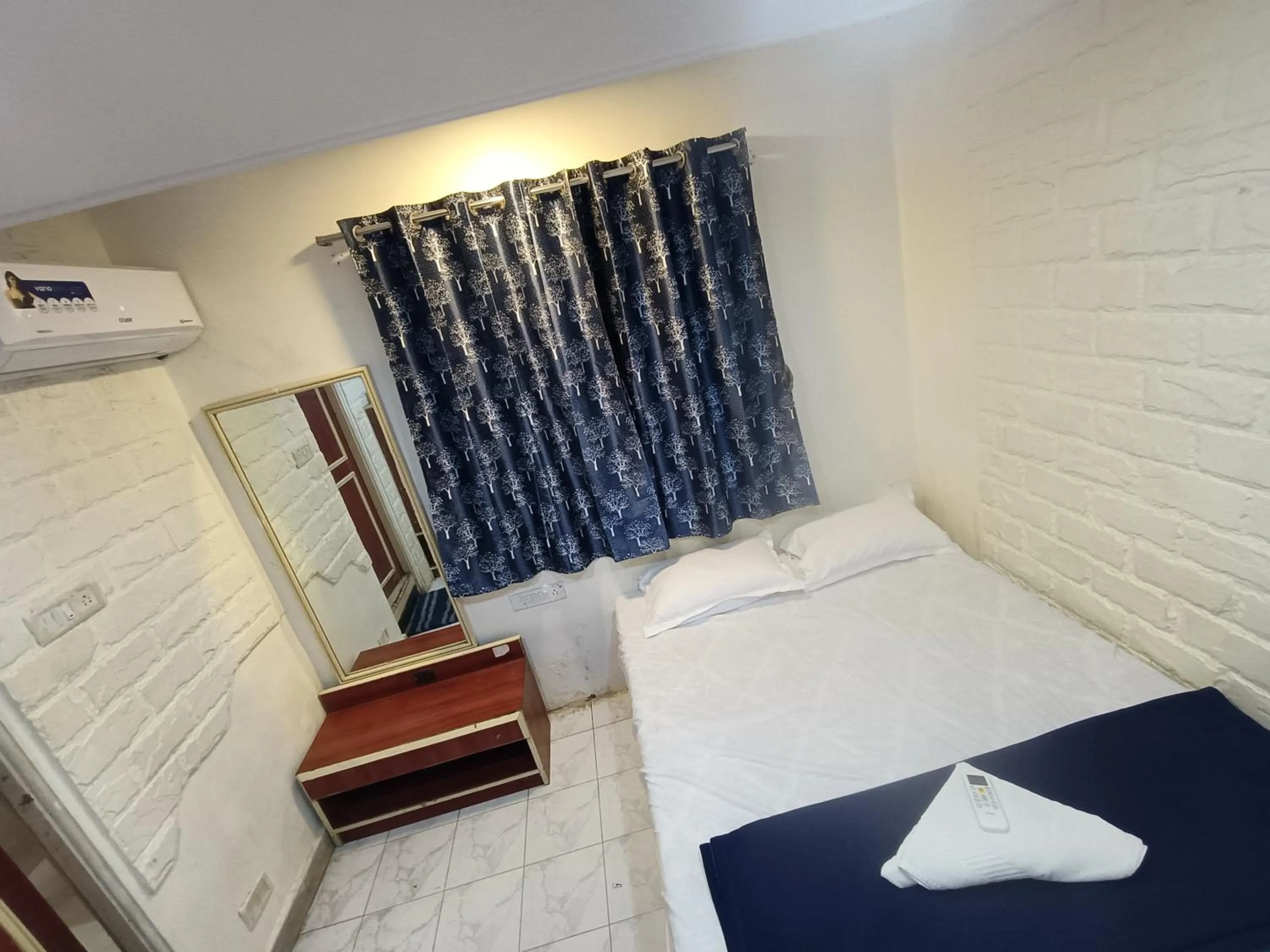 Bed in Hotel Platinum Residency Colaba