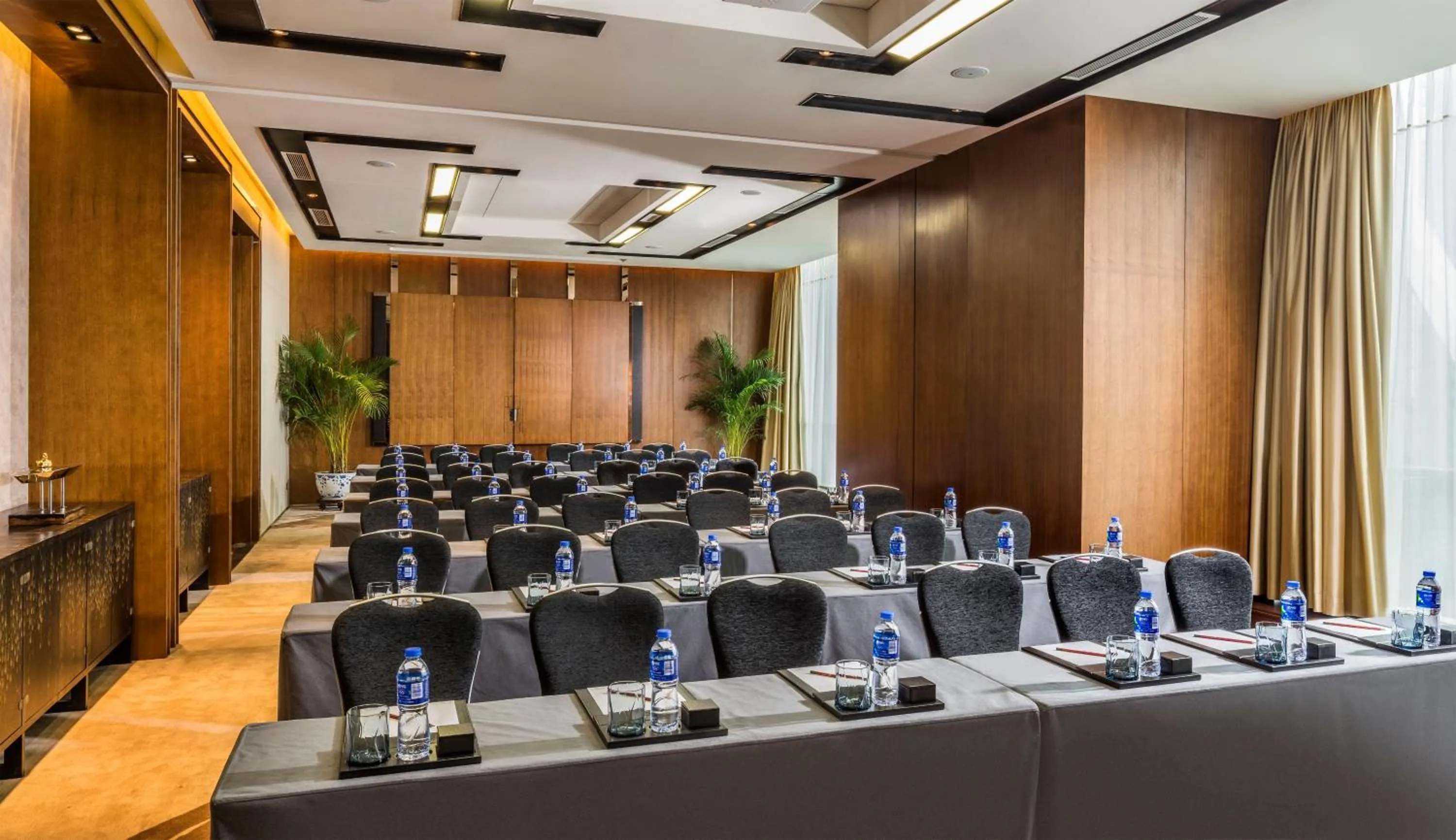 Meeting/conference room in HUALUXE Hotels & Resorts Nanchang High-Tech Zone, an IHG Hotel