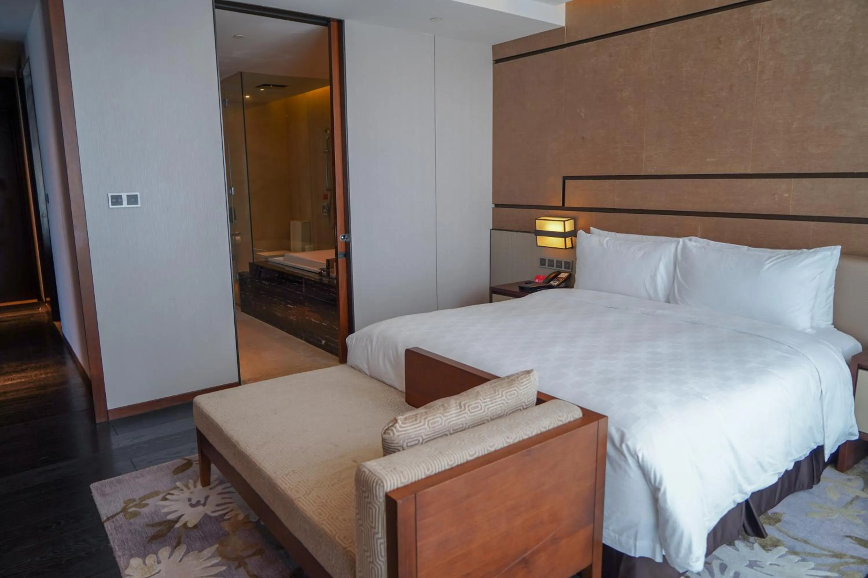 Bedroom, Bed in HUALUXE Hotels & Resorts Nanchang High-Tech Zone, an IHG Hotel