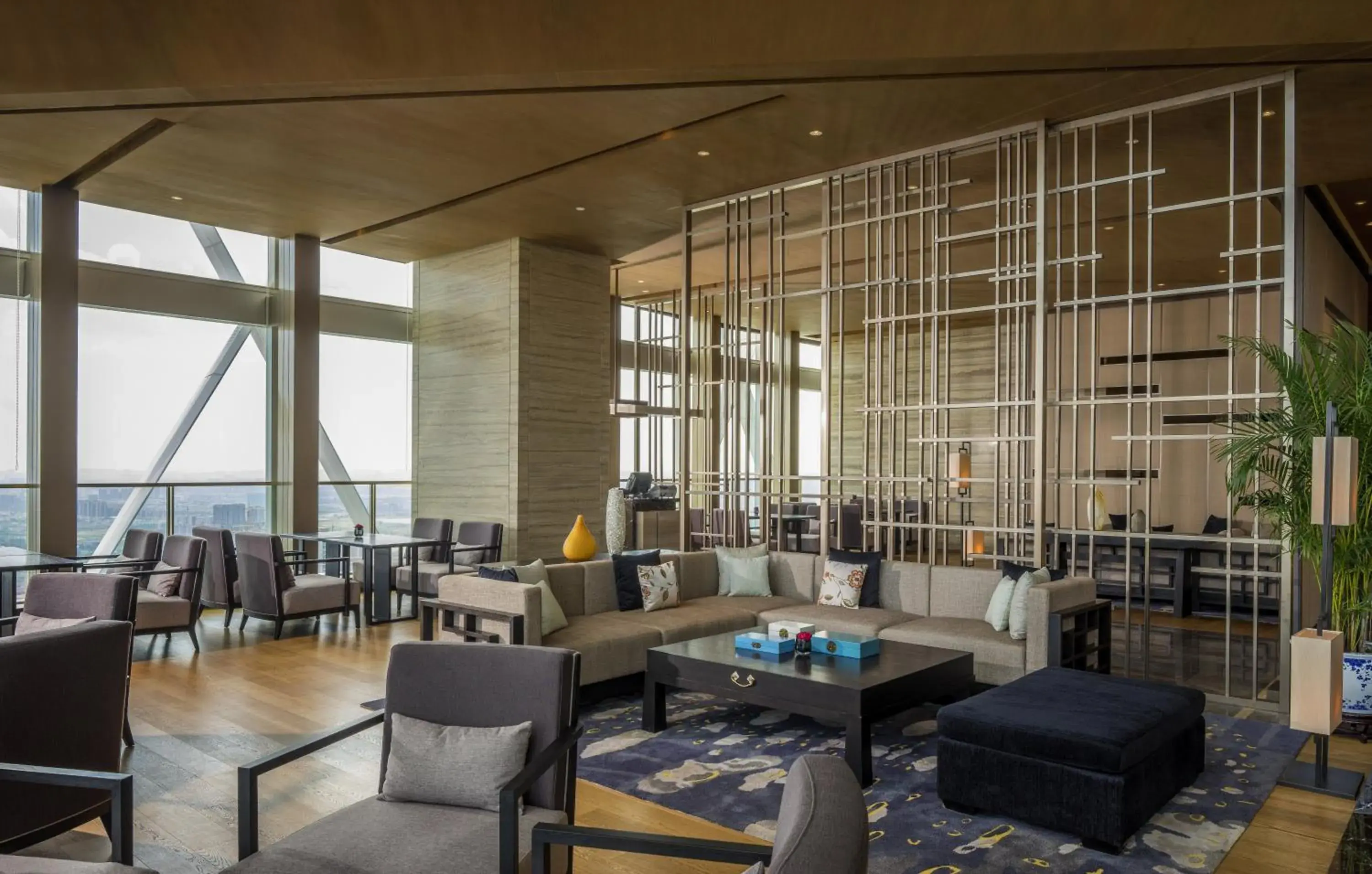 Lounge or bar in HUALUXE Hotels & Resorts Nanchang High-Tech Zone, an IHG Hotel Lounge or bar in HUALUXE Hotels & Resorts Nanchang High-Tech Zone, an IHG Hotel