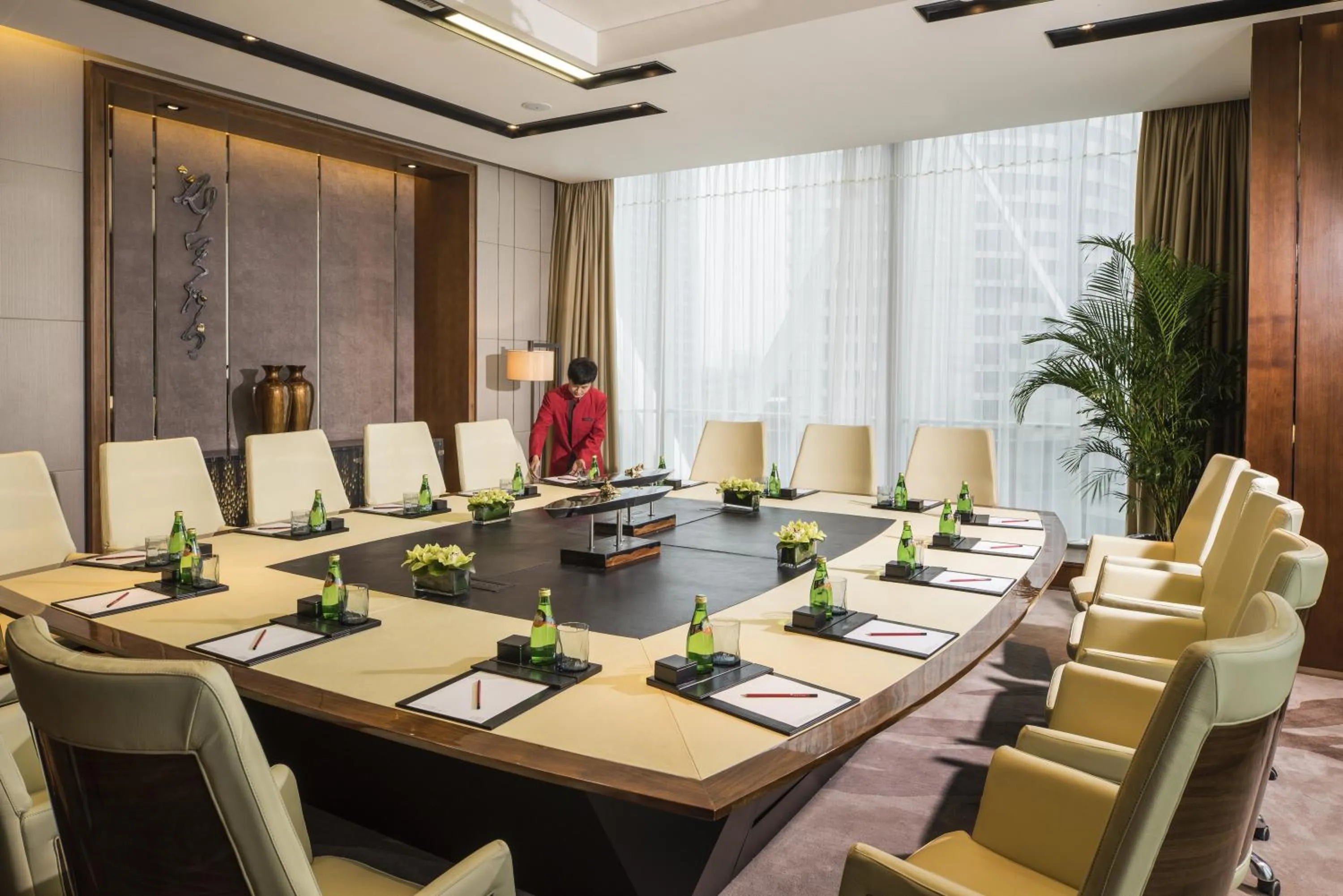 Meeting/conference room in HUALUXE Hotels & Resorts Nanchang High-Tech Zone, an IHG Hotel