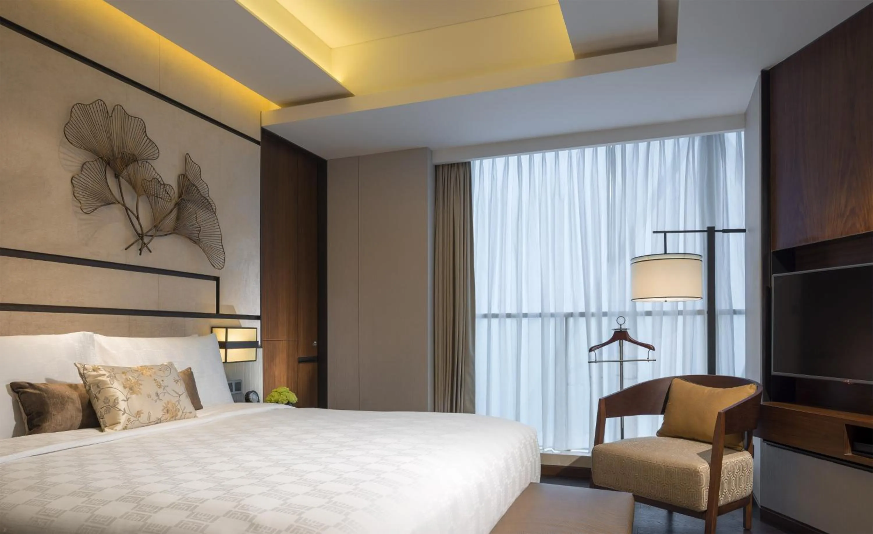 Photo of the whole room, Bed in HUALUXE Hotels & Resorts Nanchang High-Tech Zone, an IHG Hotel