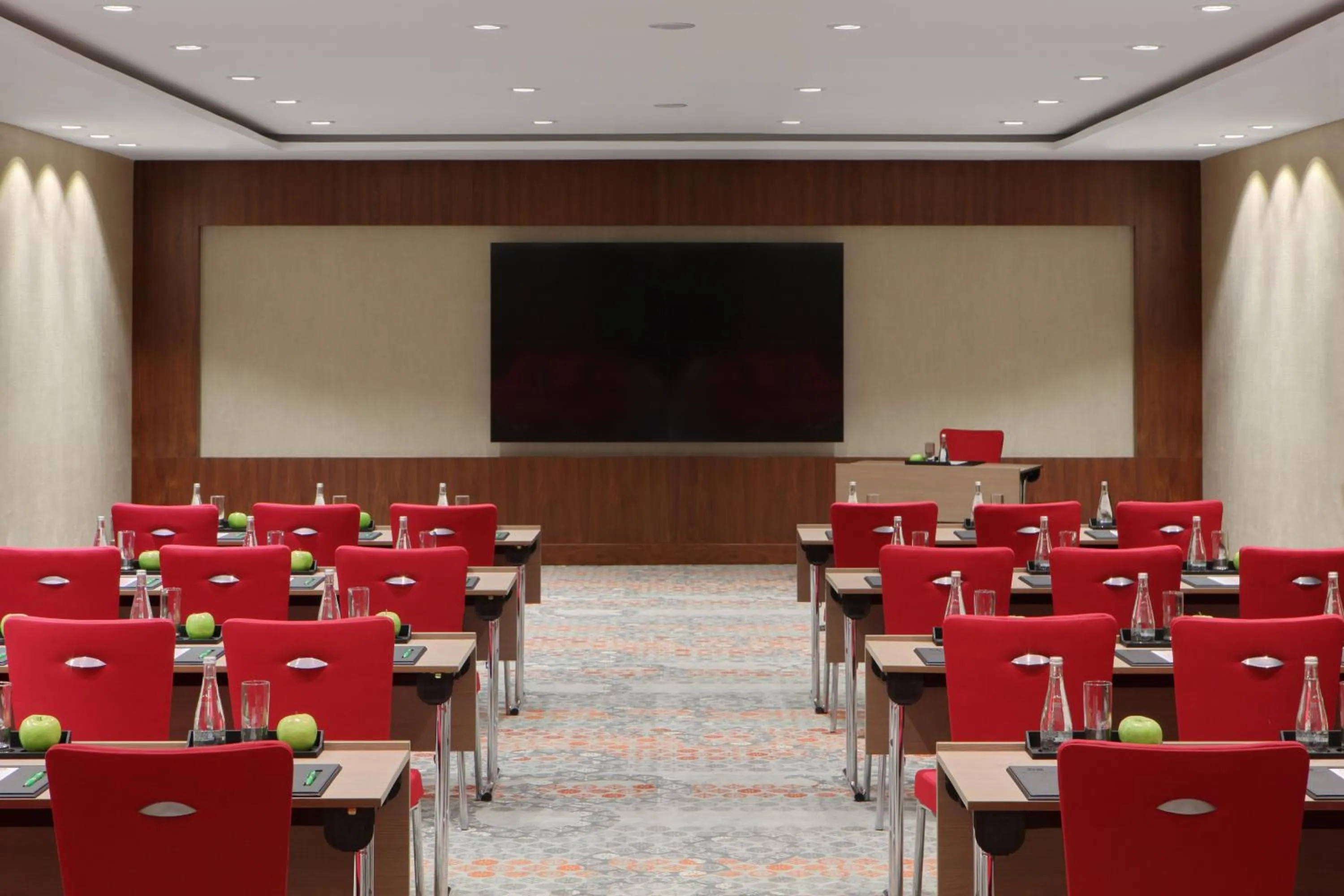 Meeting/conference room in Holiday Inn Jeddah Gateway by IHG