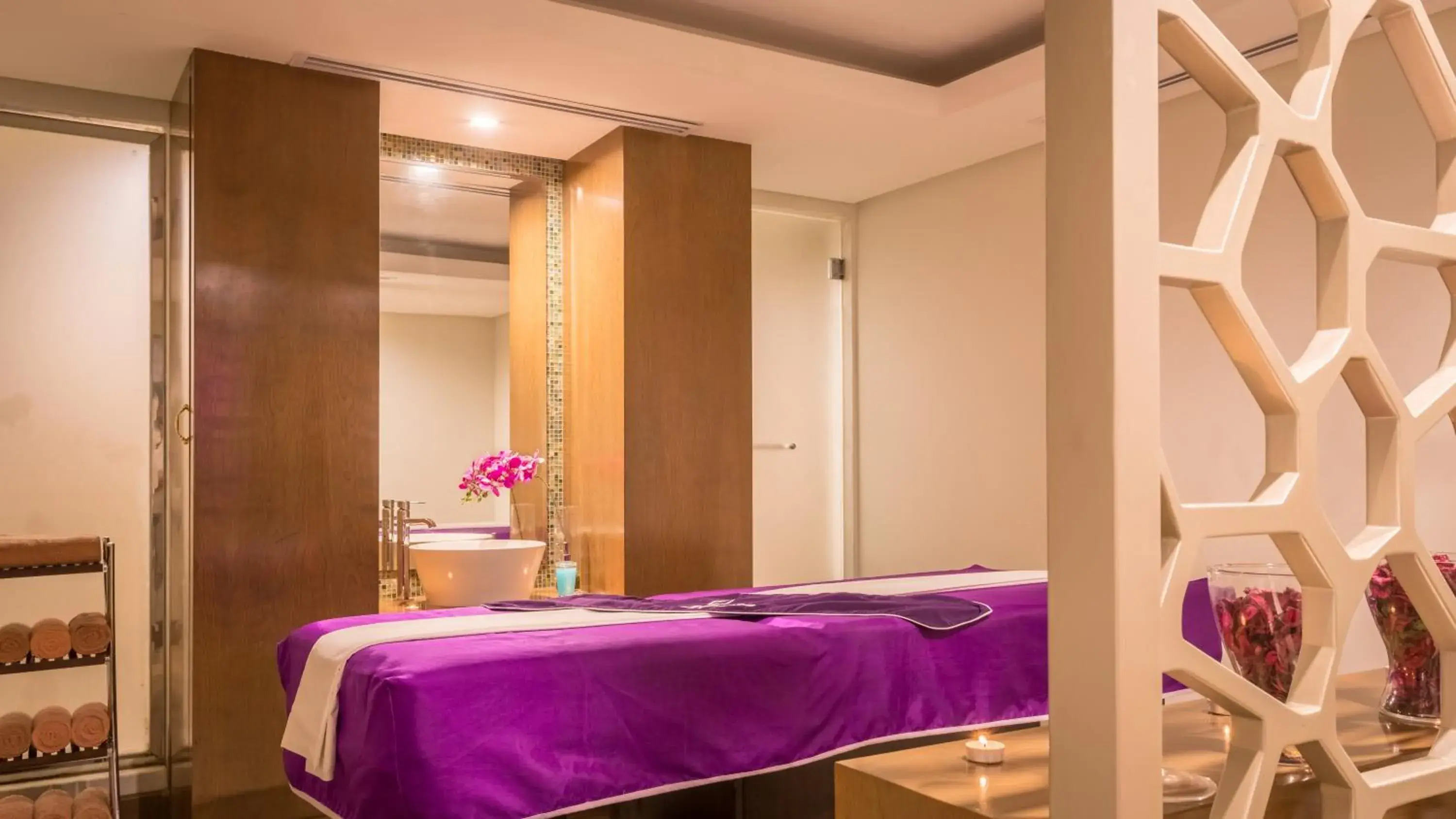 Spa and wellness centre/facilities, Bed in Holiday Inn Jeddah Gateway by IHG Spa and wellness centre/facilities, Bed in Holiday Inn Jeddah Gateway by IHG
