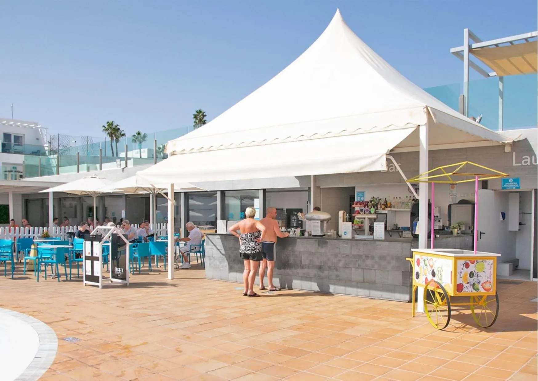 Lounge or bar in Hotel Plaza Palmeras