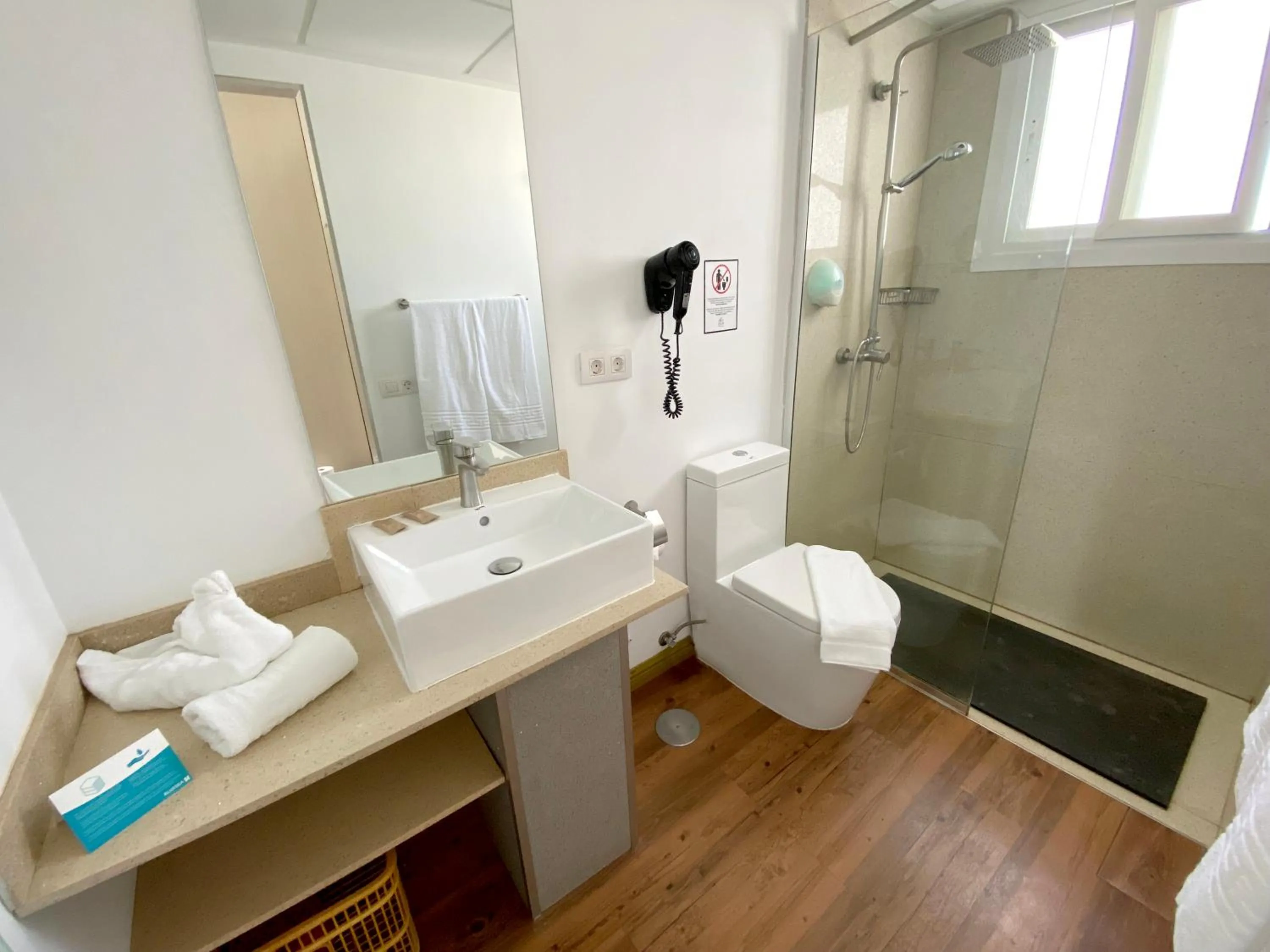 Bathroom in Hotel Plaza Palmeras