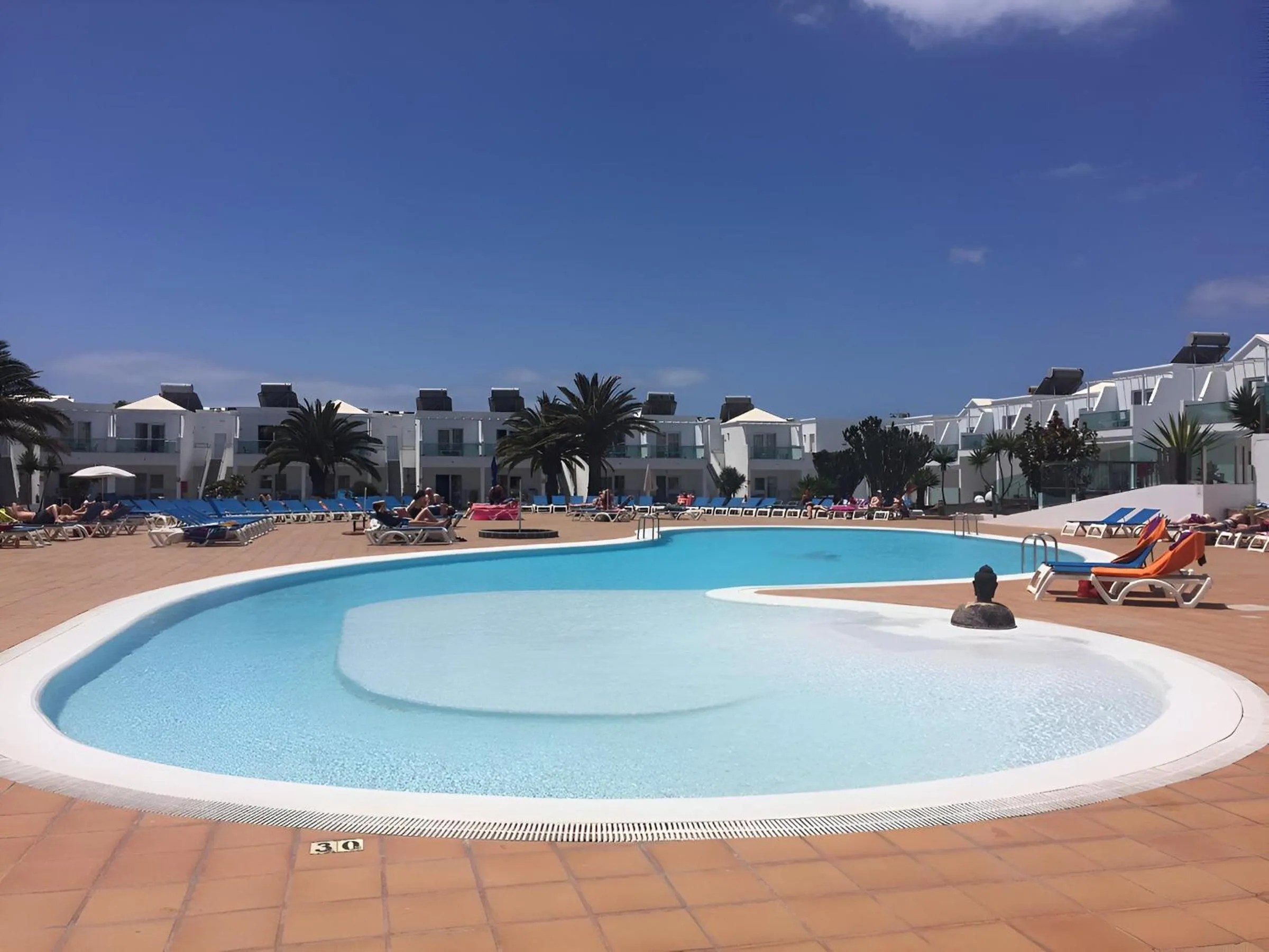 Swimming pool in Hotel Plaza Palmeras