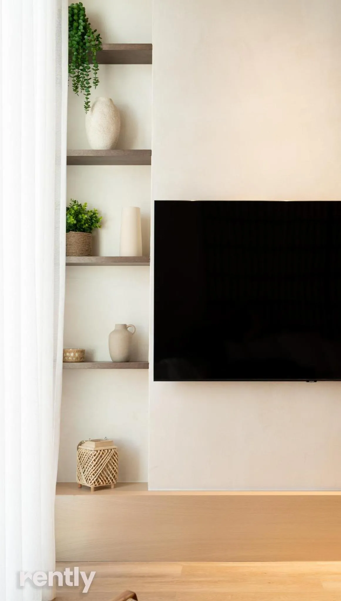 TV and multimedia in Luxury Suites With Balcony And Jacuzzi At Sea Side By Rently