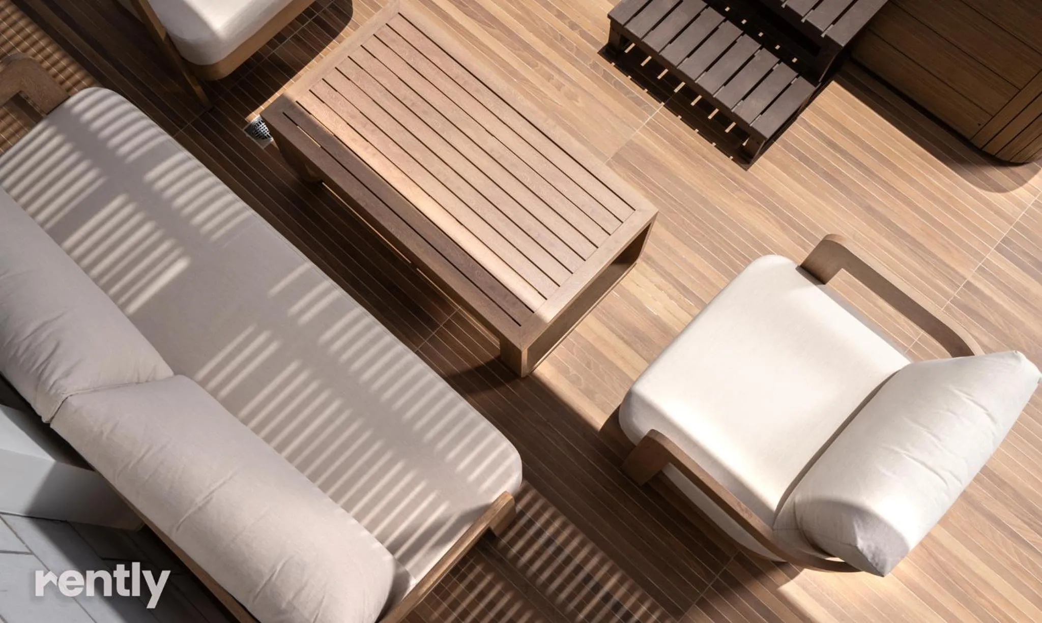 Garden in Luxury Suites With Balcony And Jacuzzi At Sea Side By Rently