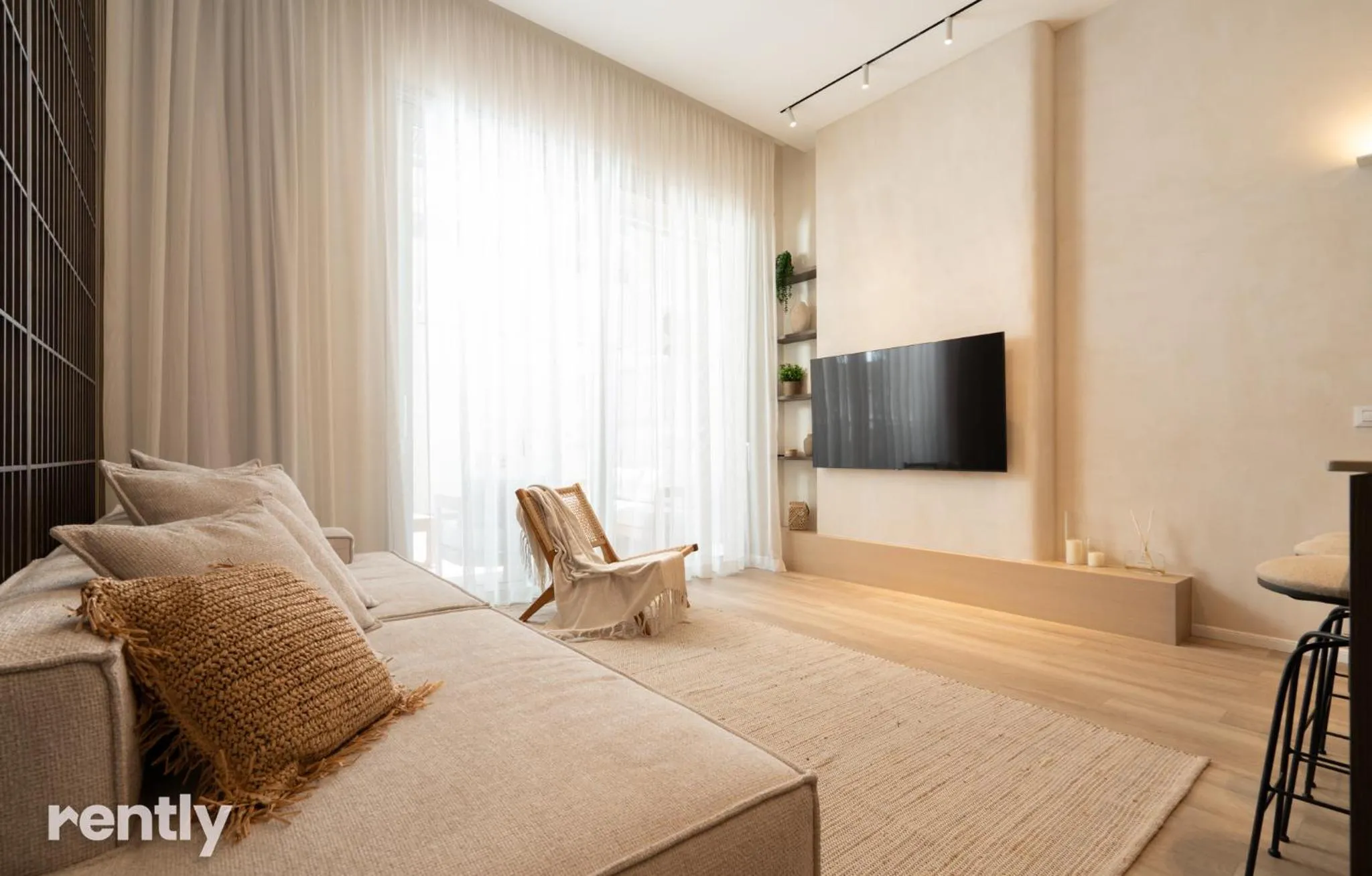 TV and multimedia in Luxury Suites With Balcony And Jacuzzi At Sea Side By Rently