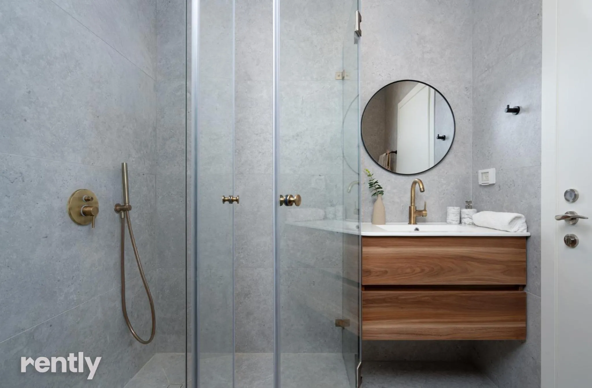 Shower in Luxury Suites With Balcony And Jacuzzi At Sea Side By Rently