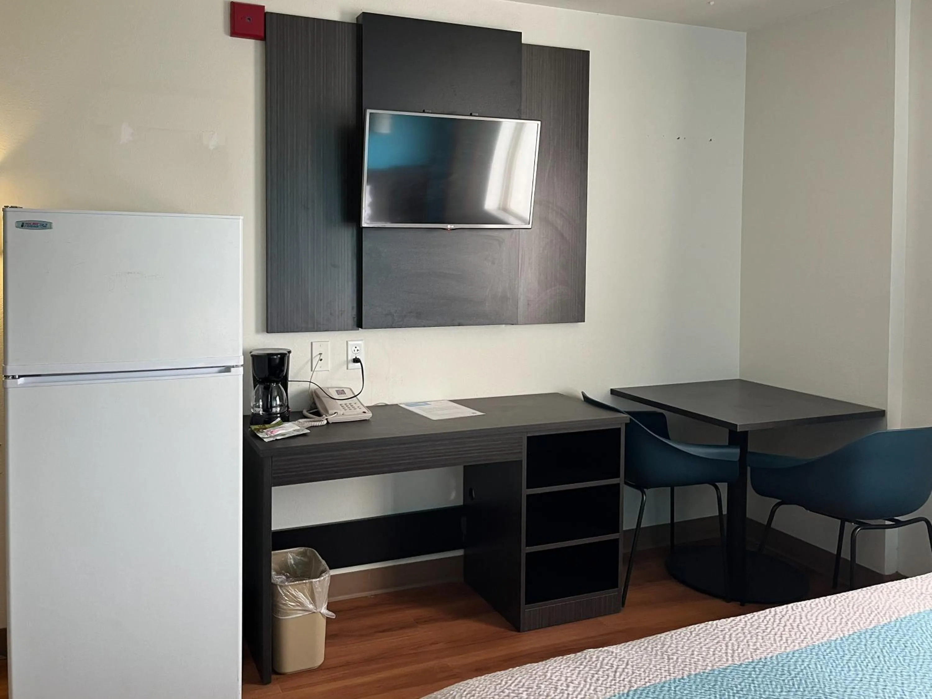 Bedroom in Studio 6 Las Cruces, NM Telshor